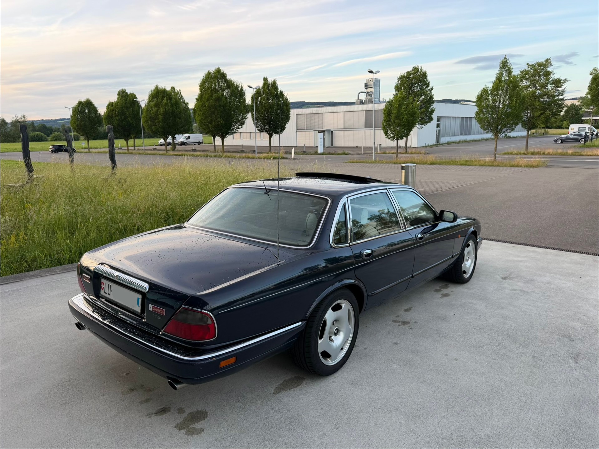 DAIMLER 6.0 V12-image-2