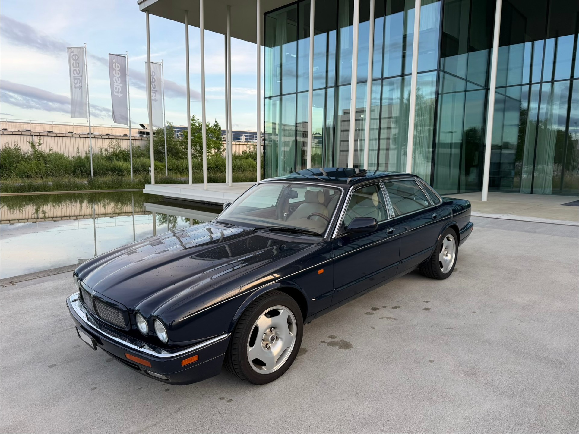 DAIMLER 6.0 V12-image-0