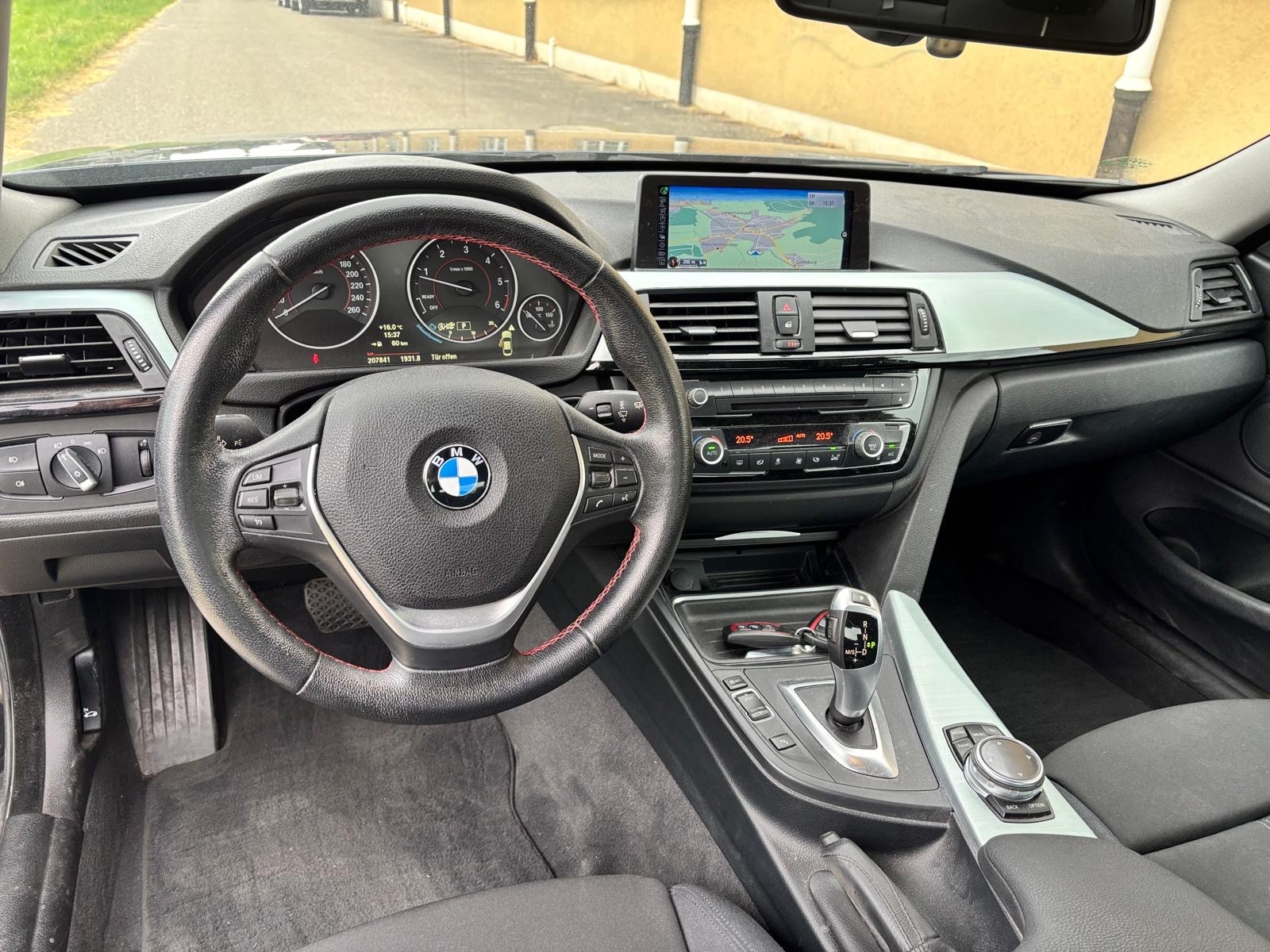 BMW 420d Coupé xDrive Luxury Line Steptronic-image-13