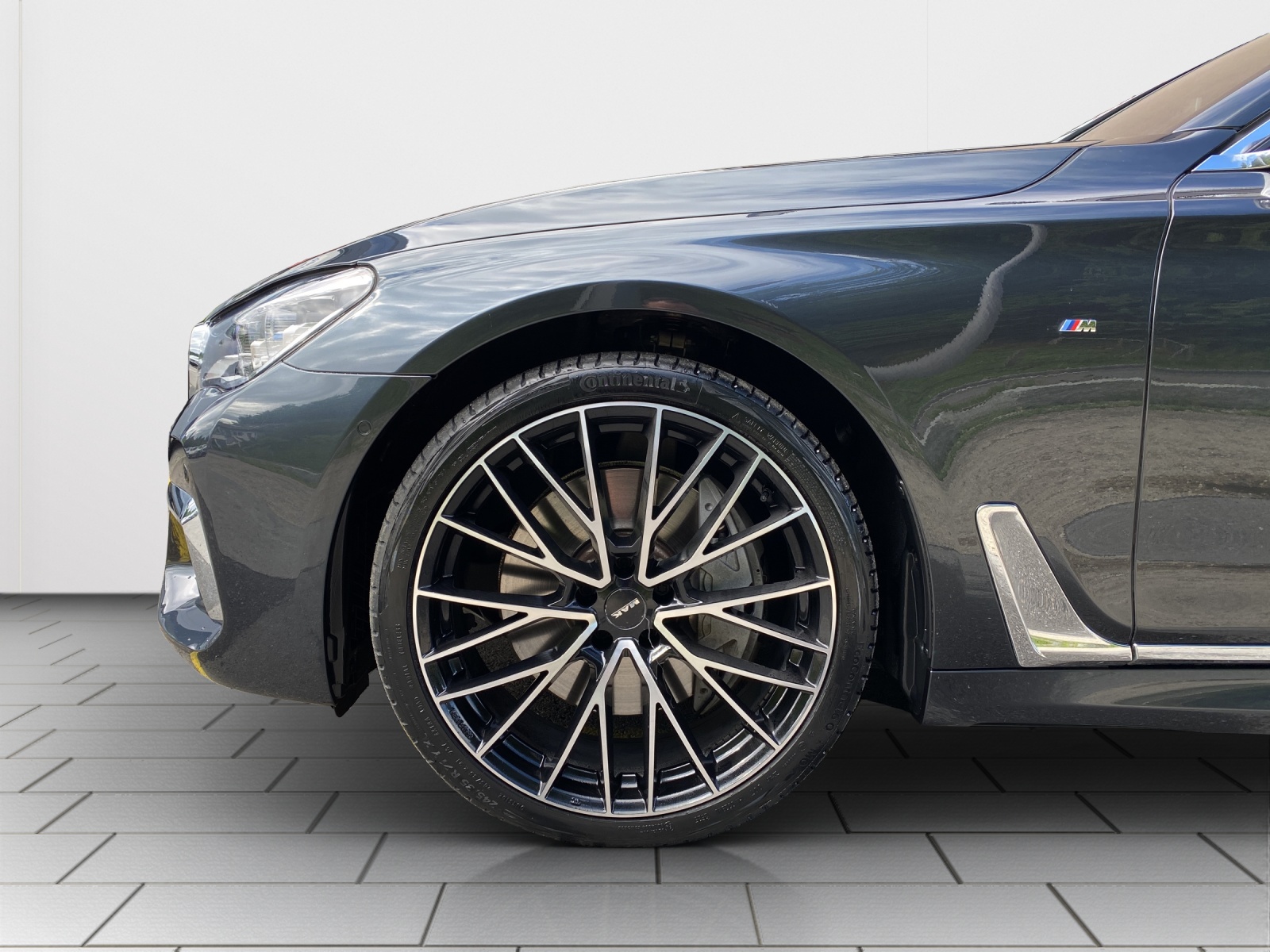 BMW 750d xDrive Steptronic-image-8