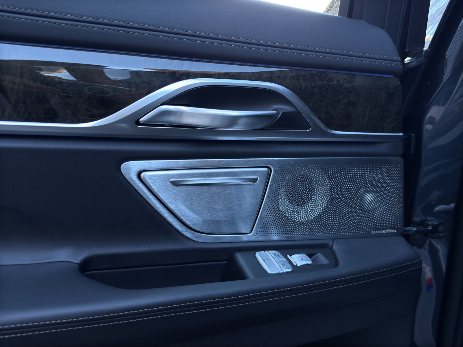 BMW 750d xDrive Steptronic-image-21