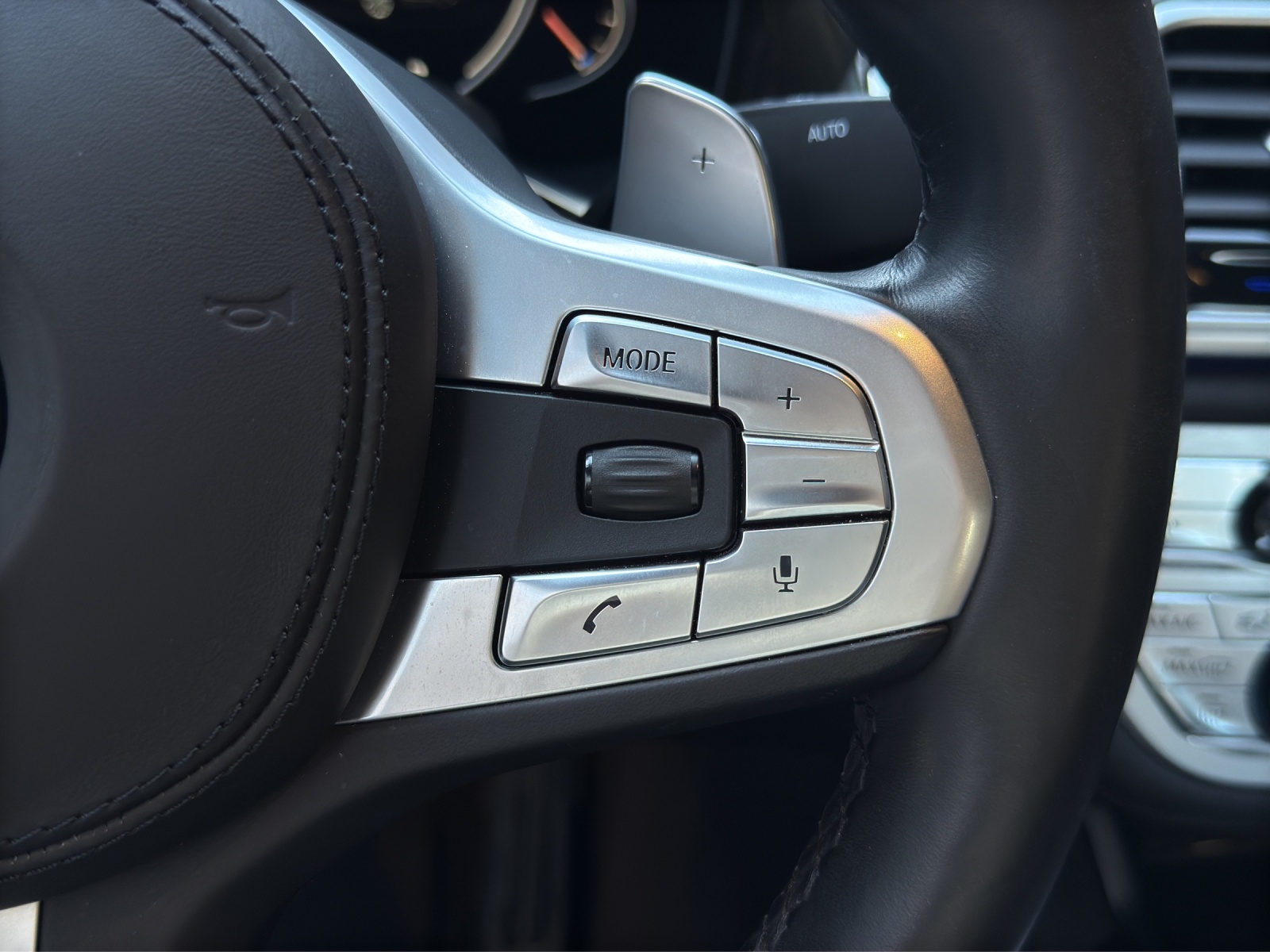 BMW 750d xDrive Steptronic-image-27