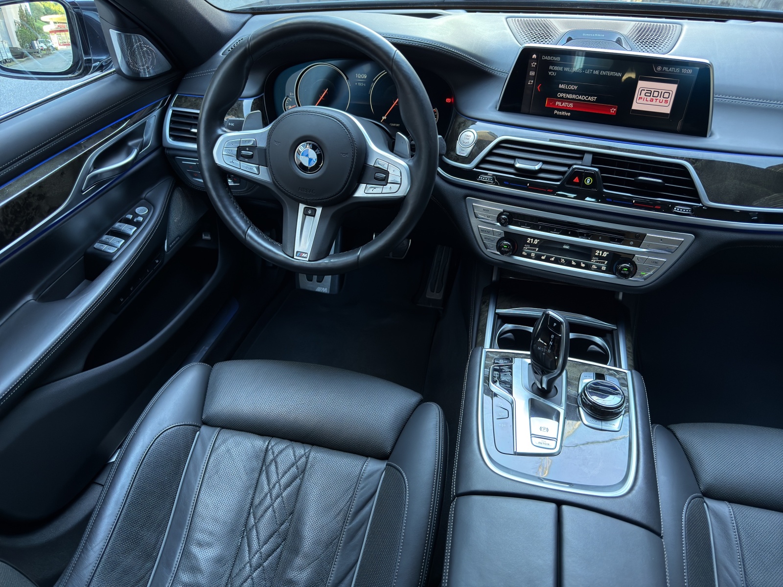 BMW 750d xDrive Steptronic-image-24