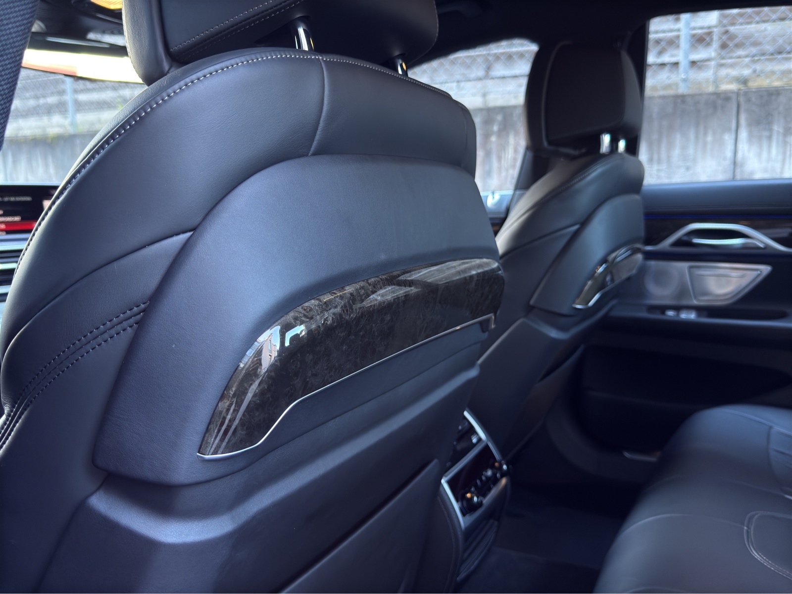 BMW 750d xDrive Steptronic-image-22