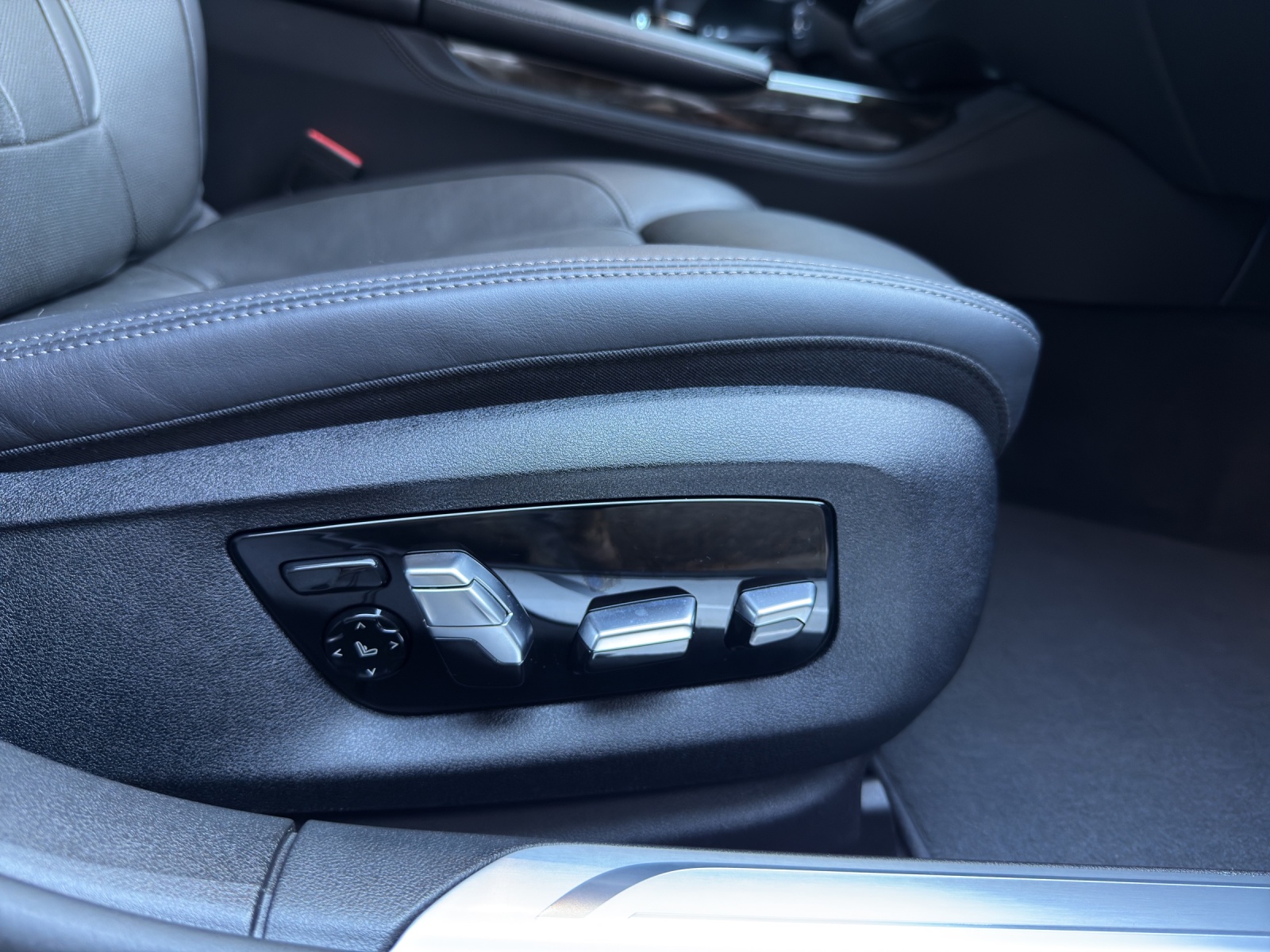 BMW 750d xDrive Steptronic-image-26