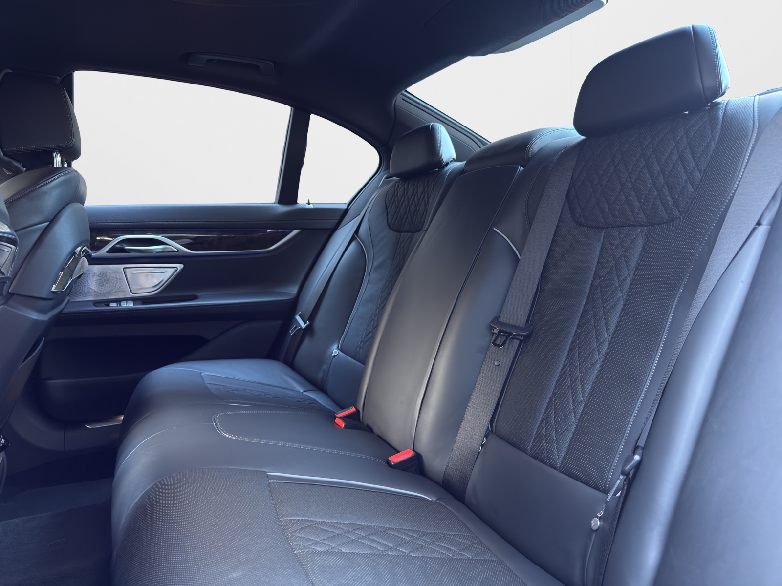 BMW 750d xDrive Steptronic-image-18