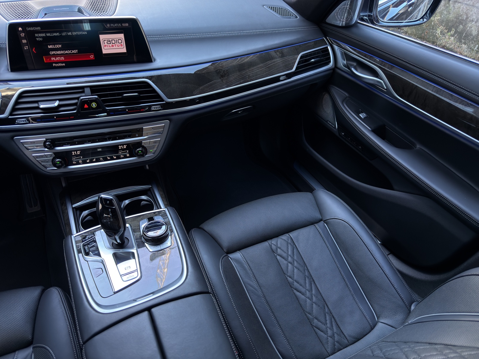 BMW 750d xDrive Steptronic-image-25
