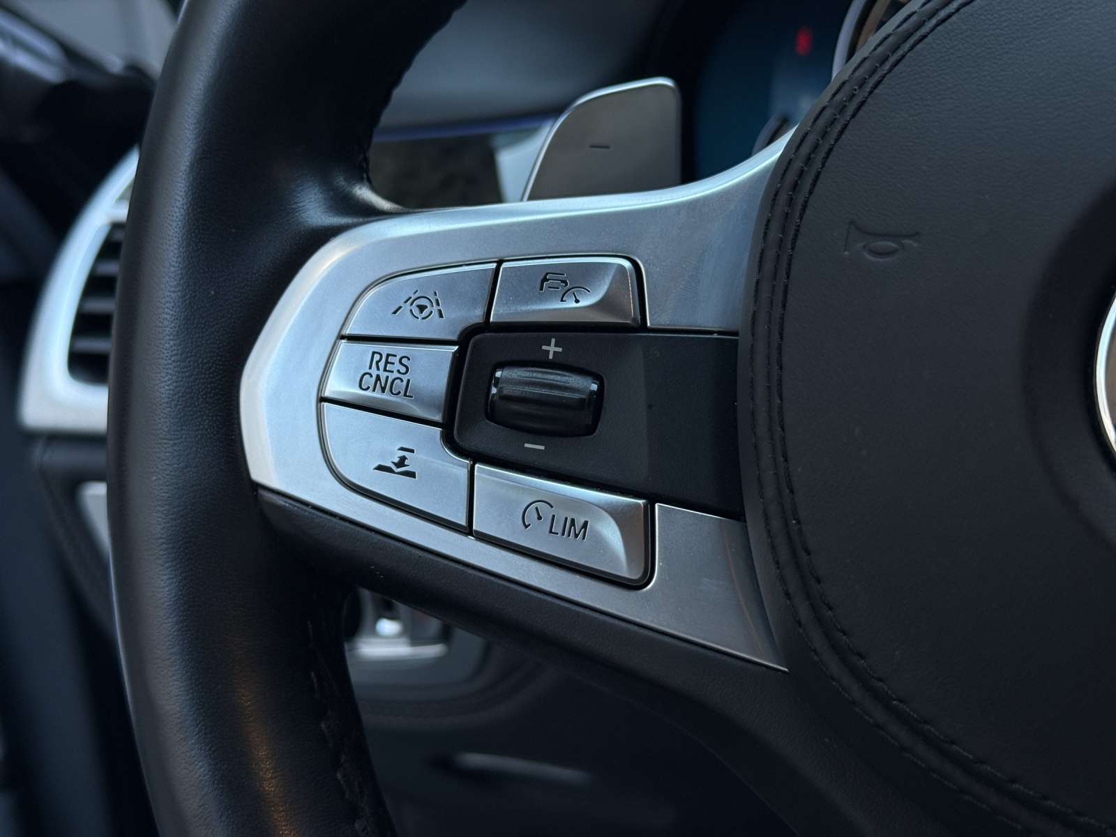 BMW 750d xDrive Steptronic-image-28
