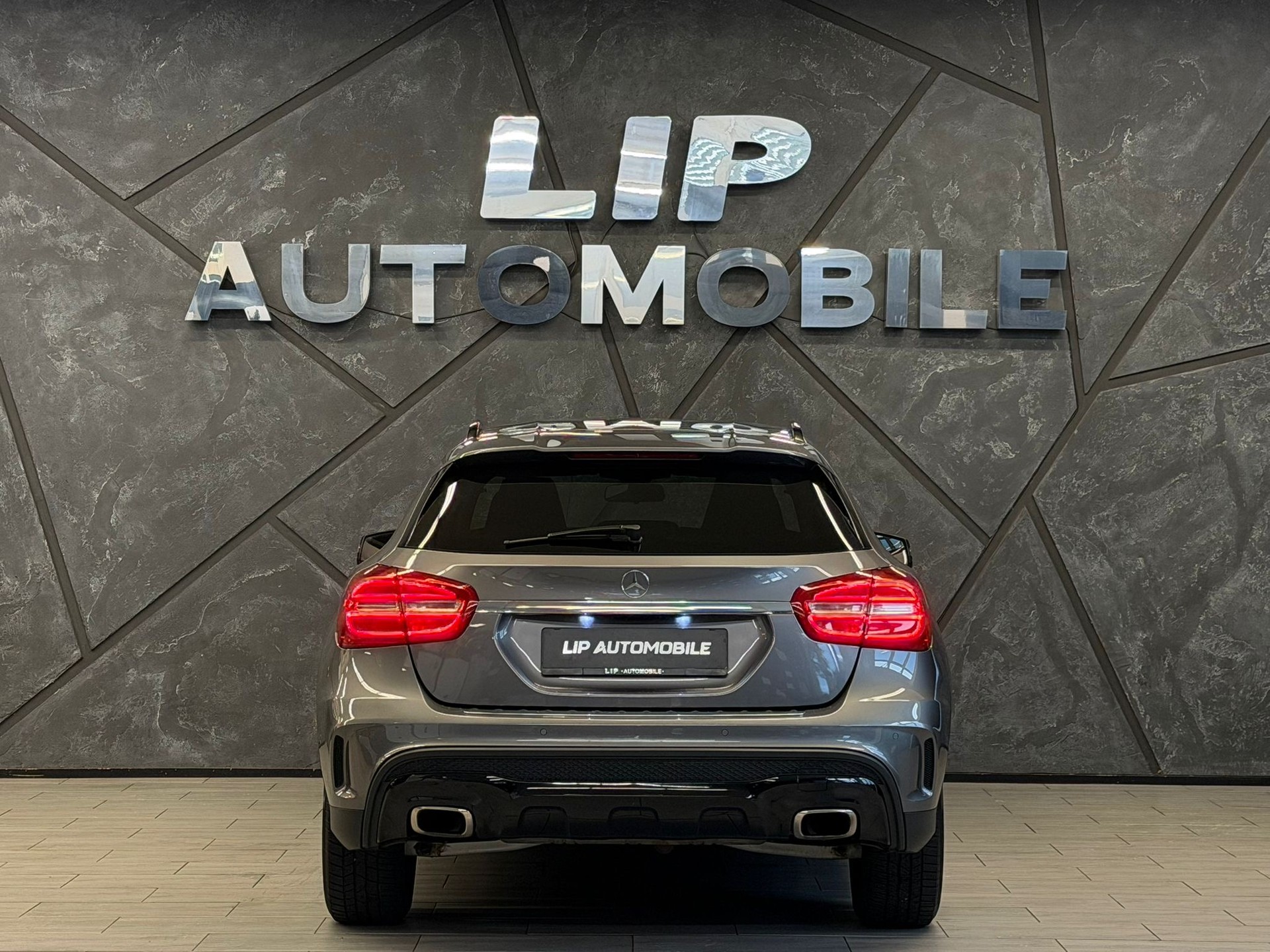 MERCEDES-BENZ GLA 250 AMG Line 4Matic 7G-DCT-image-6
