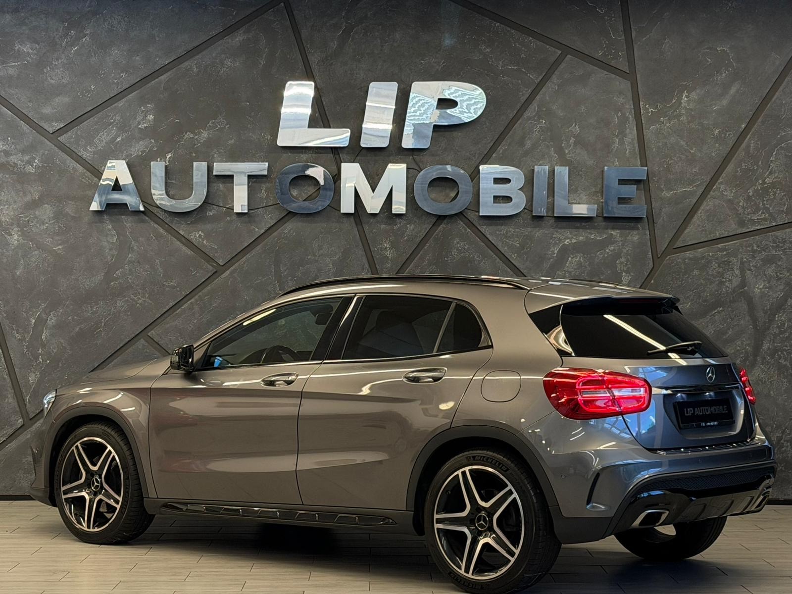 MERCEDES-BENZ GLA 250 AMG Line 4Matic 7G-DCT-image-7