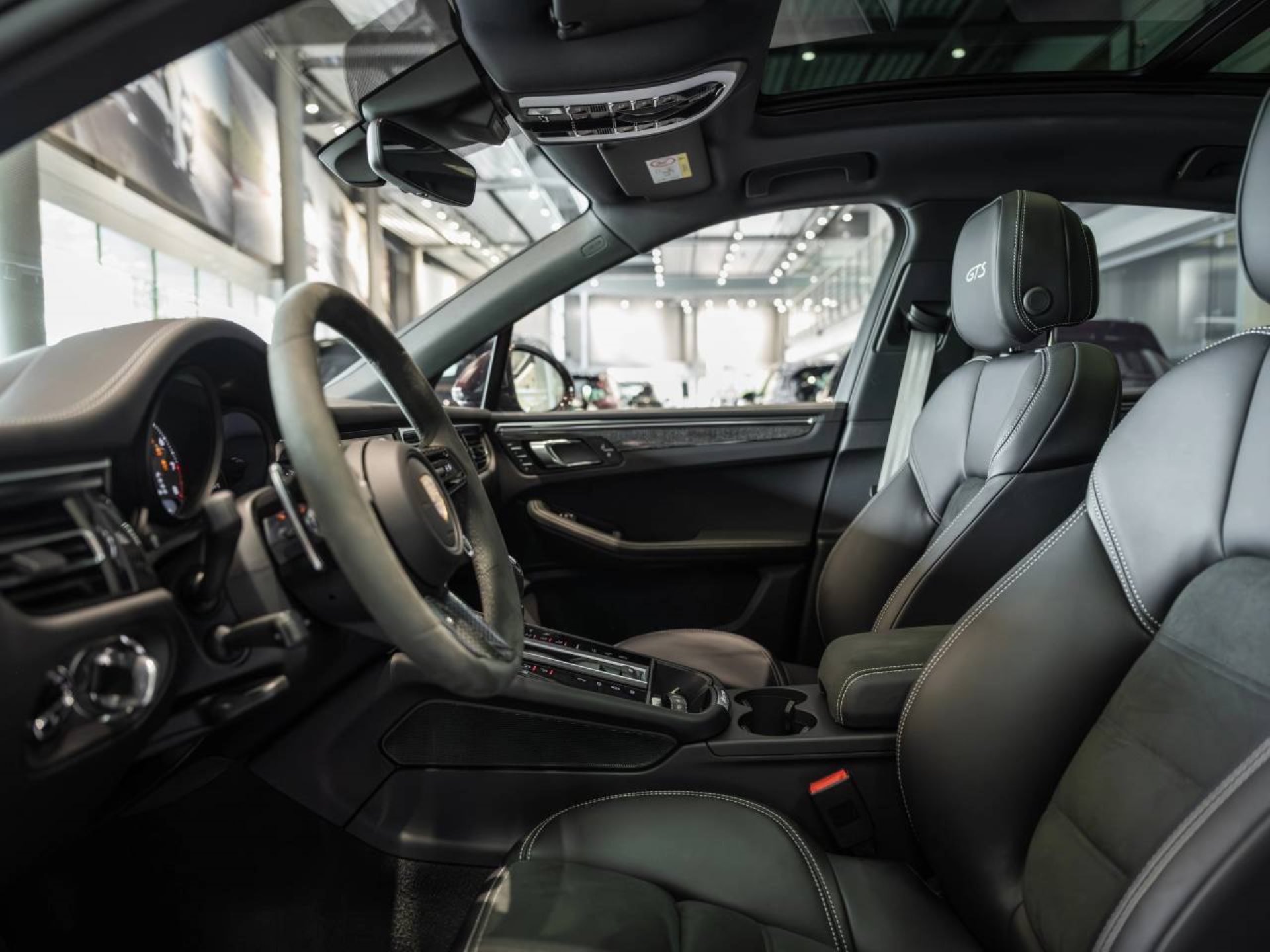 PORSCHE Macan GTS-image-3