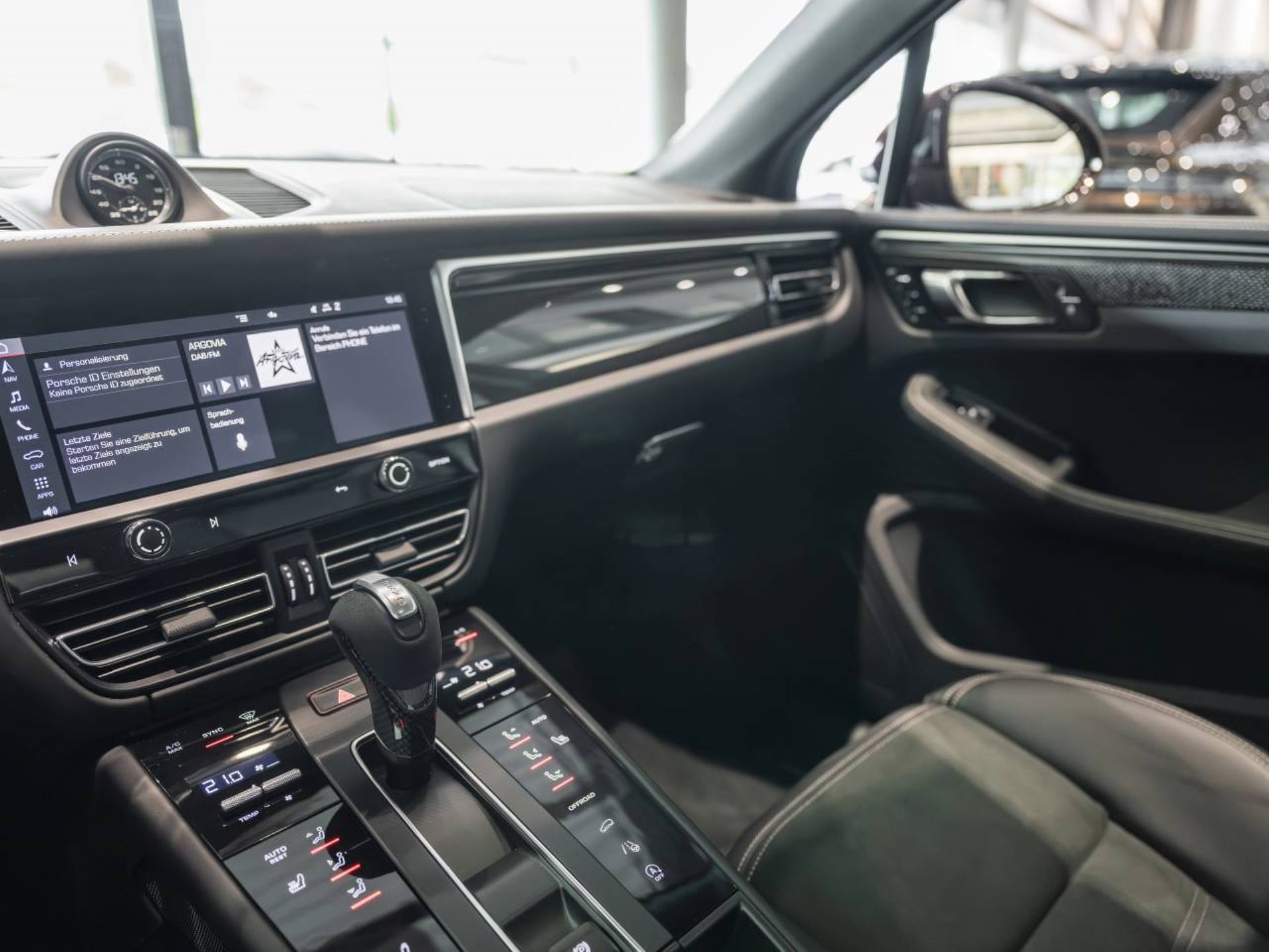 PORSCHE Macan GTS-image-16