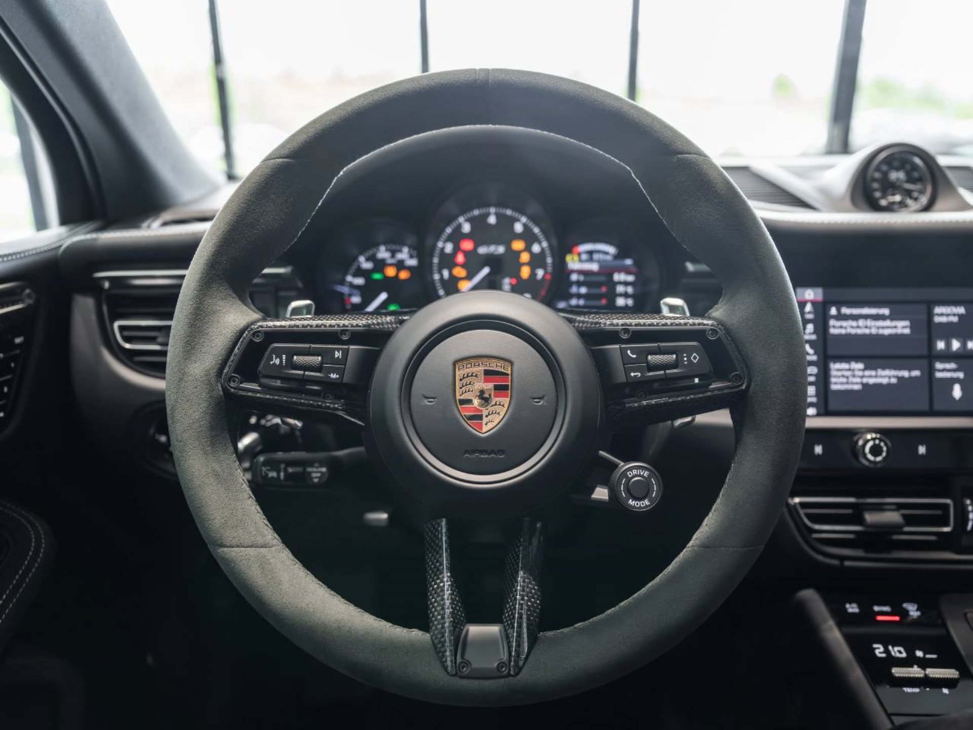 PORSCHE Macan GTS-image-12