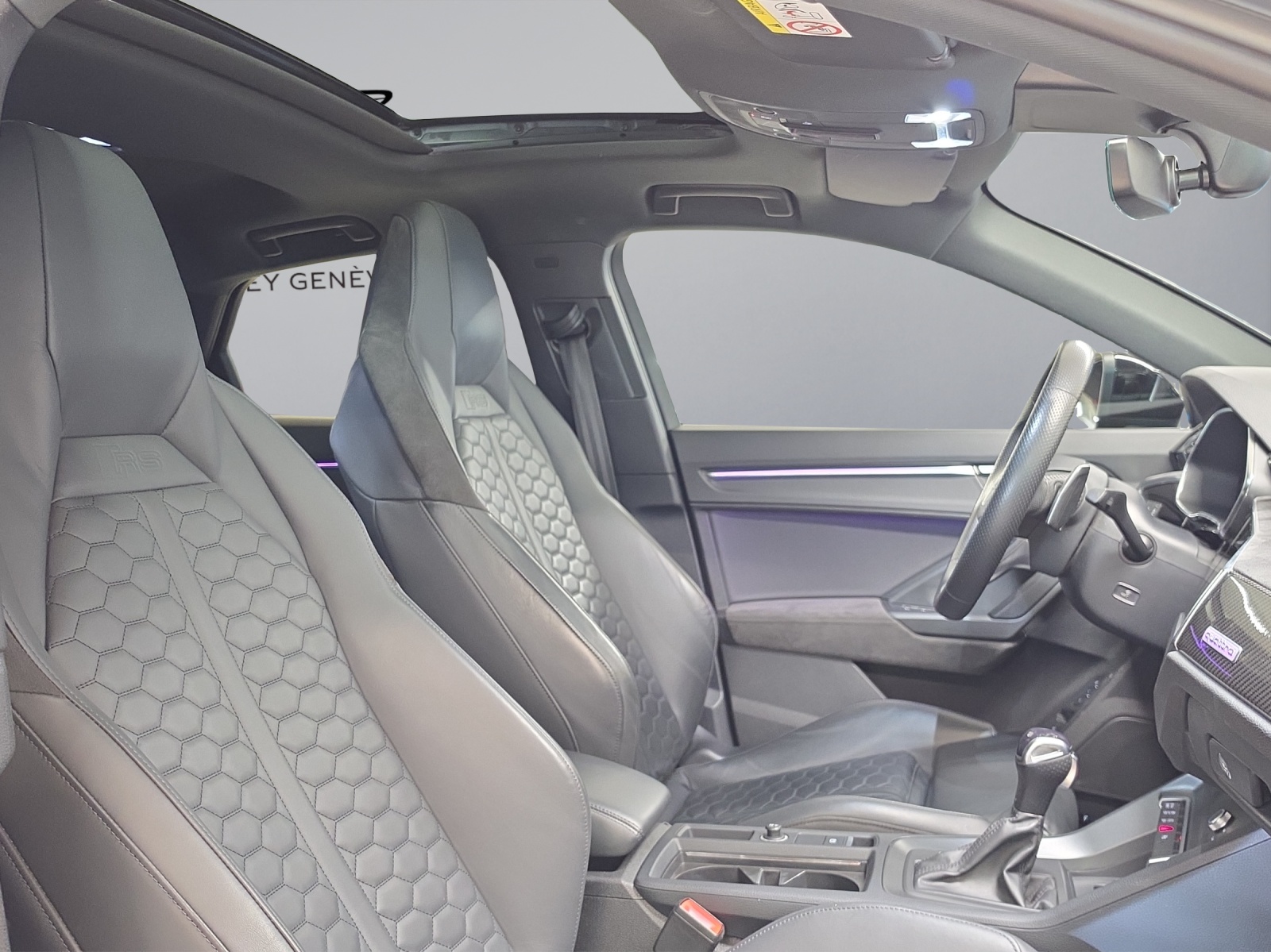 AUDI RS Q3 Sportback quattro S tronic-image-8