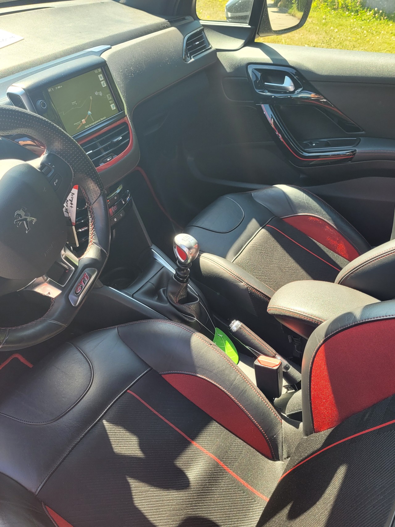PEUGEOT 208 1.6 Turbo GTi-image-5