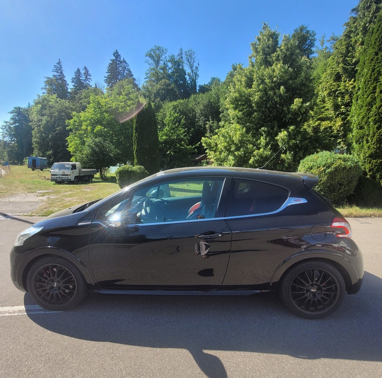 PEUGEOT 208 1.6 Turbo GTi-image-2