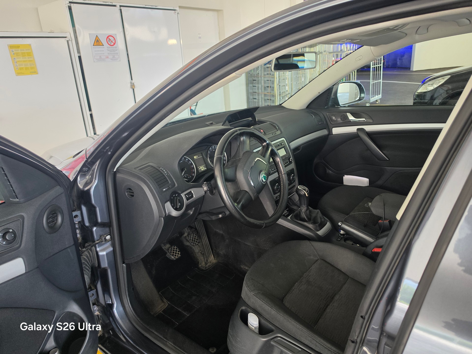SKODA Octavia Combi 2.0 TDI Arosa 4x4-image-8
