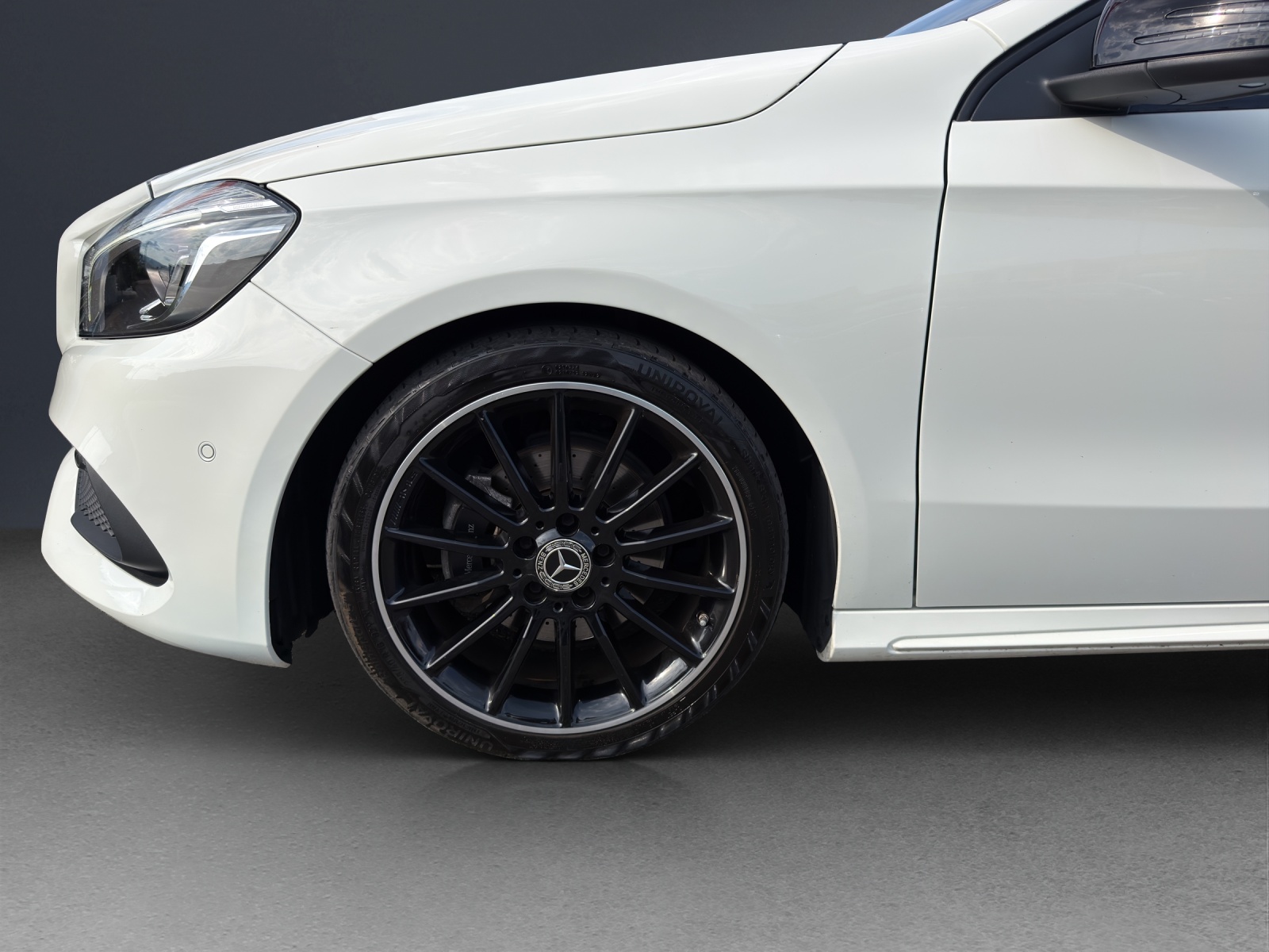 MERCEDES-BENZ A 180 AMG Line 7G-DCT-image-8