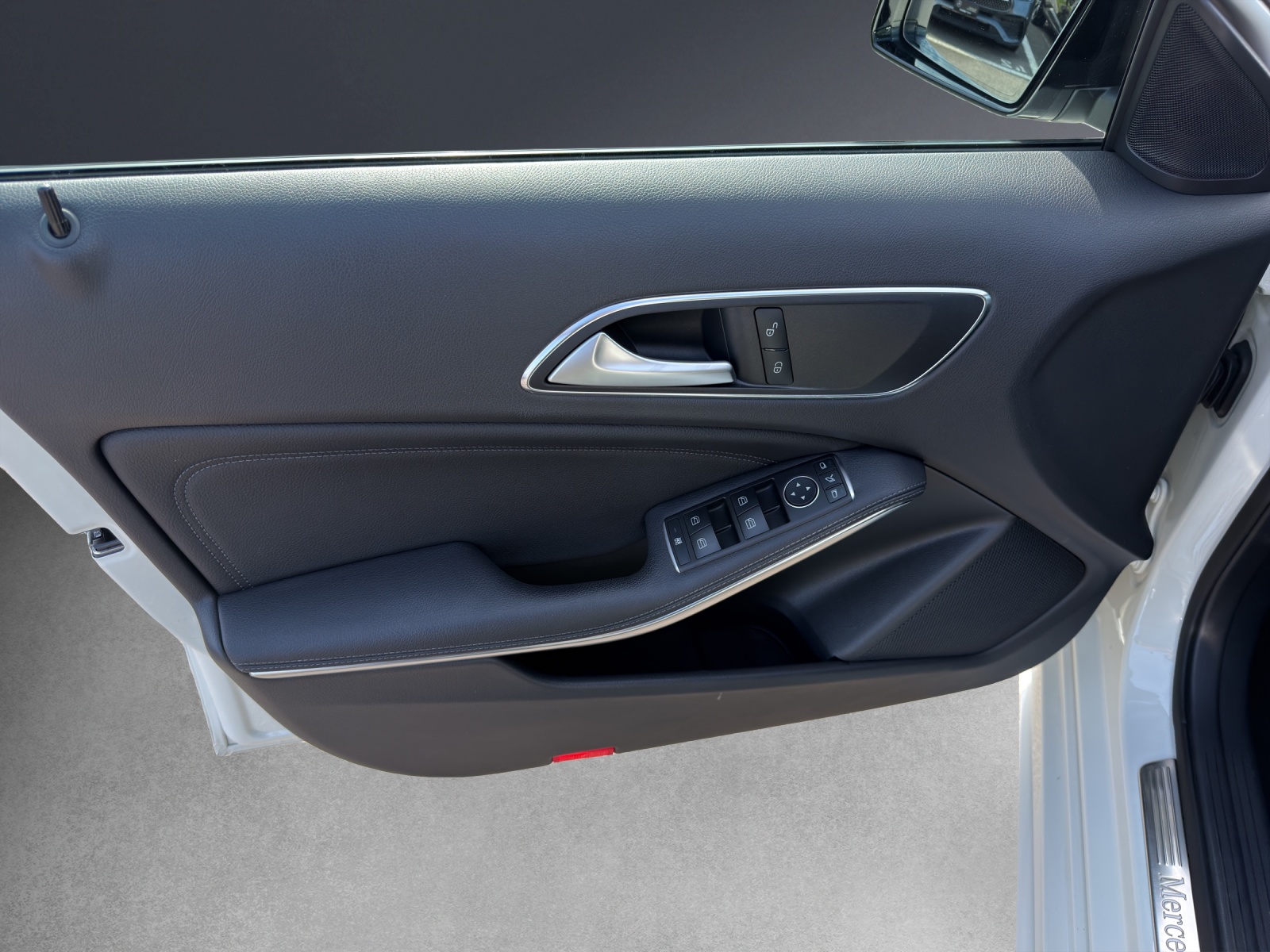 MERCEDES-BENZ A 180 AMG Line 7G-DCT-image-11