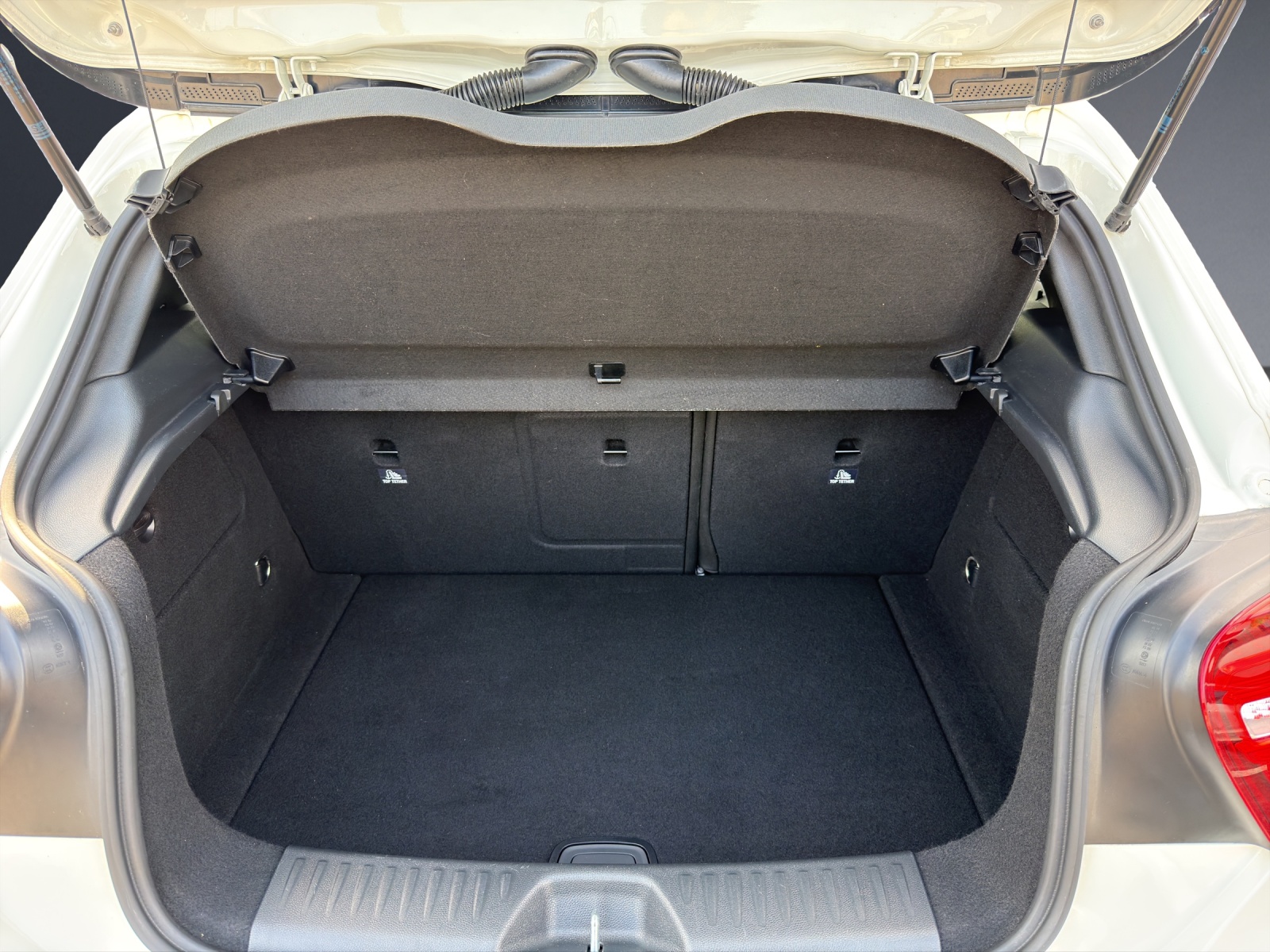 MERCEDES-BENZ A 180 AMG Line 7G-DCT-image-10