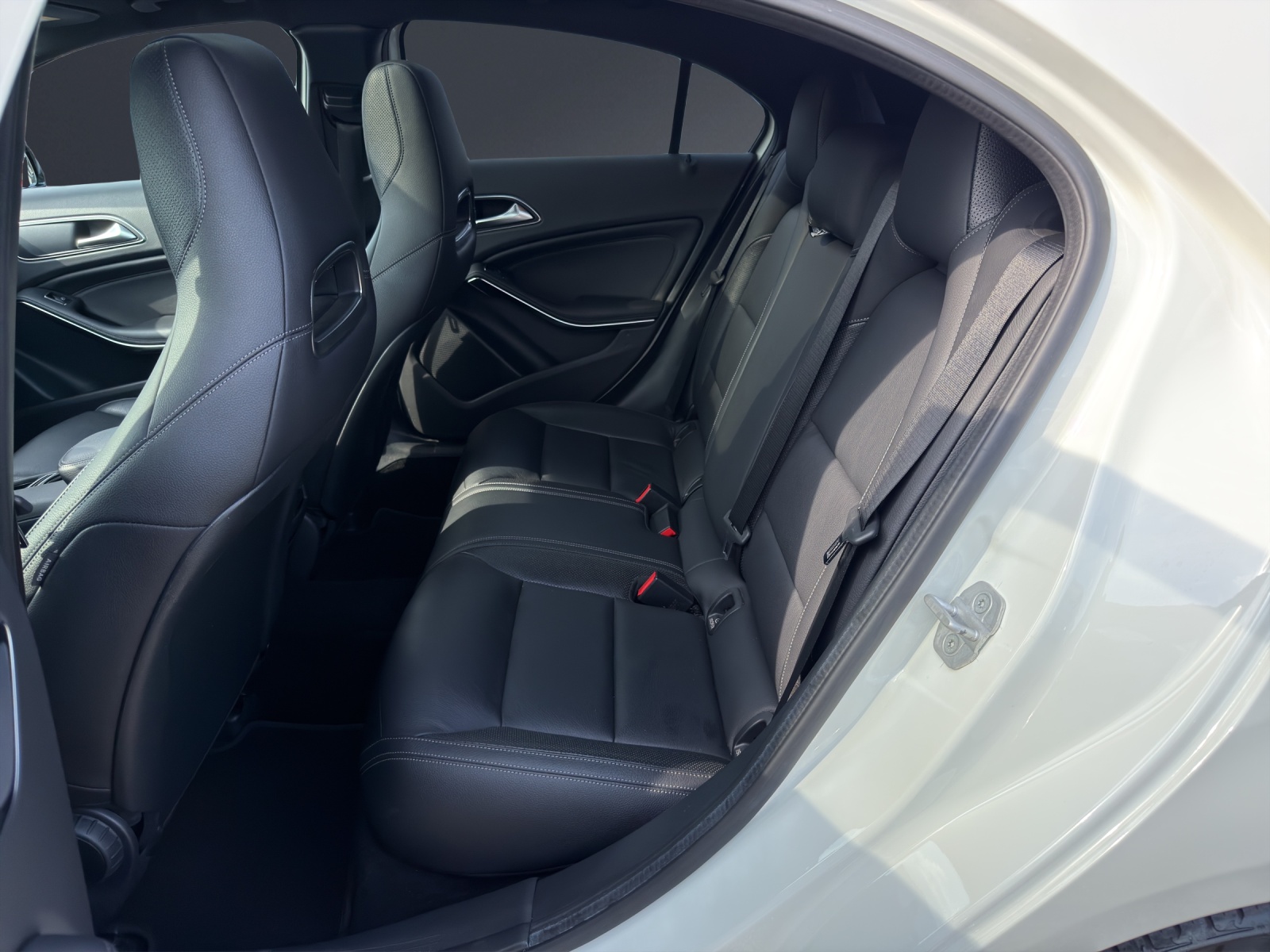 MERCEDES-BENZ A 180 AMG Line 7G-DCT-image-9