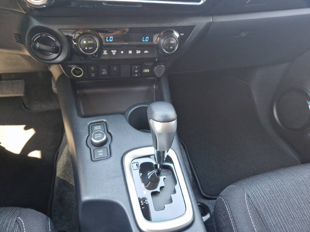 TOYOTA Hilux Double Cab.-Pick-up 2.8 48038/004-image-12