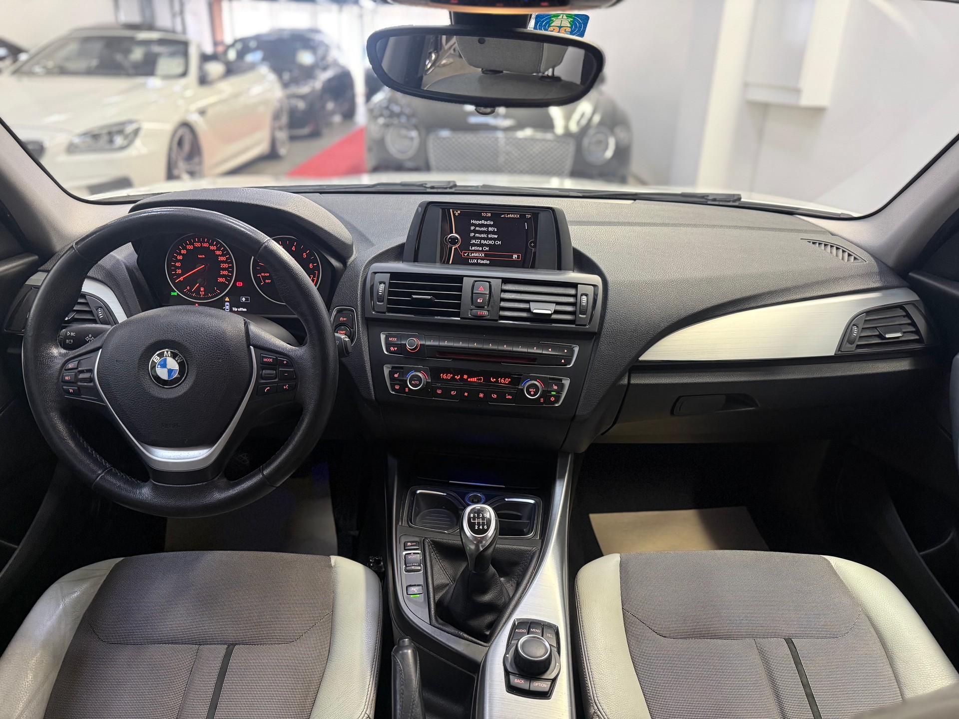 BMW 116i Urban Line-image-11