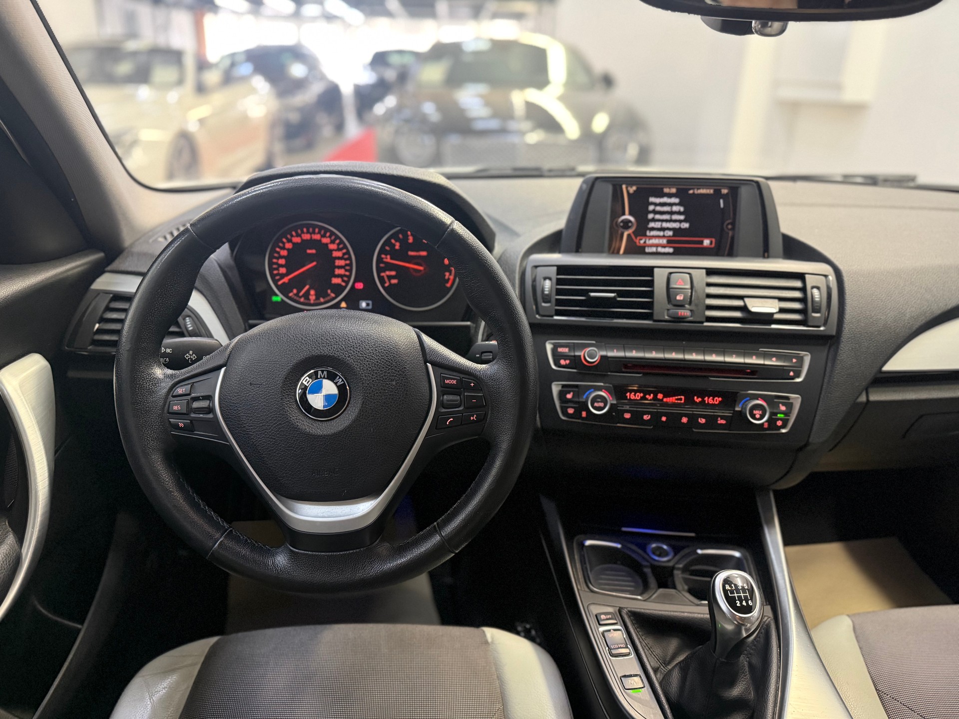 BMW 116i Urban Line-image-12
