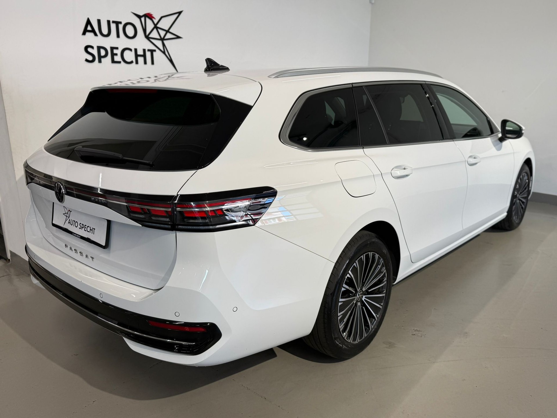 VW Passat Variant 2.0 TDI evo Elegance DSG-image-3