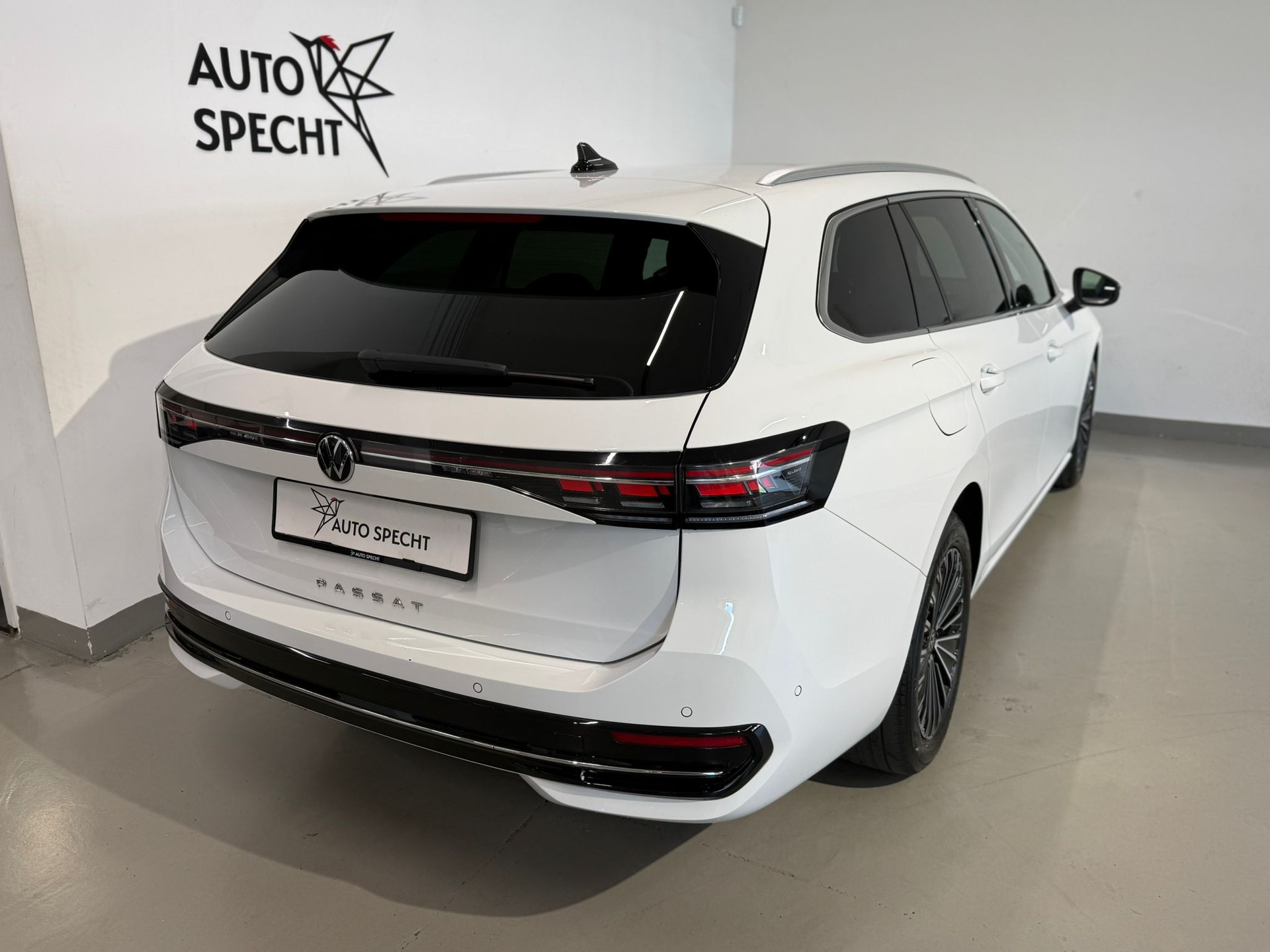 VW Passat Variant 2.0 TDI evo Elegance DSG-image-4