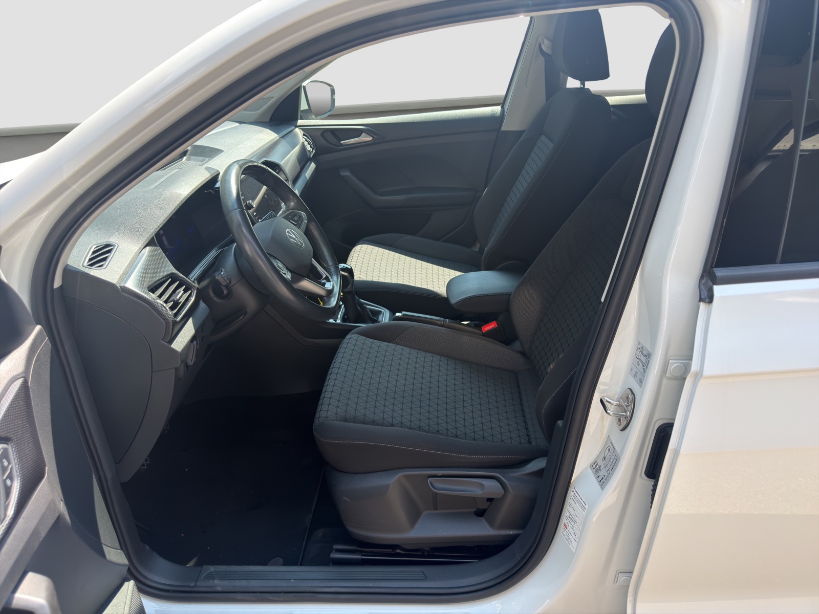 VW T-Cross 1.0 TSI Life-image-4