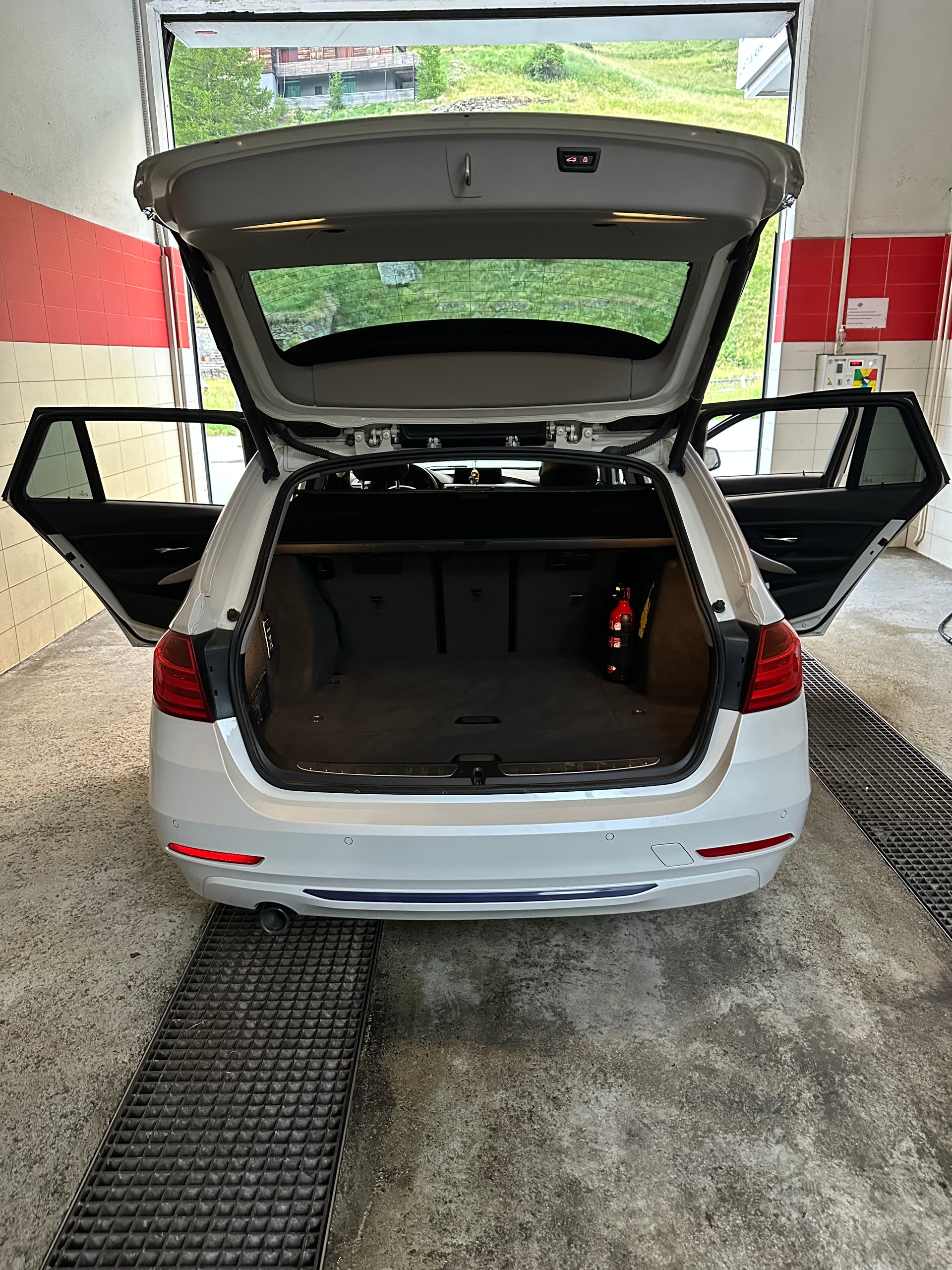 BMW 320d xDrive-image-3