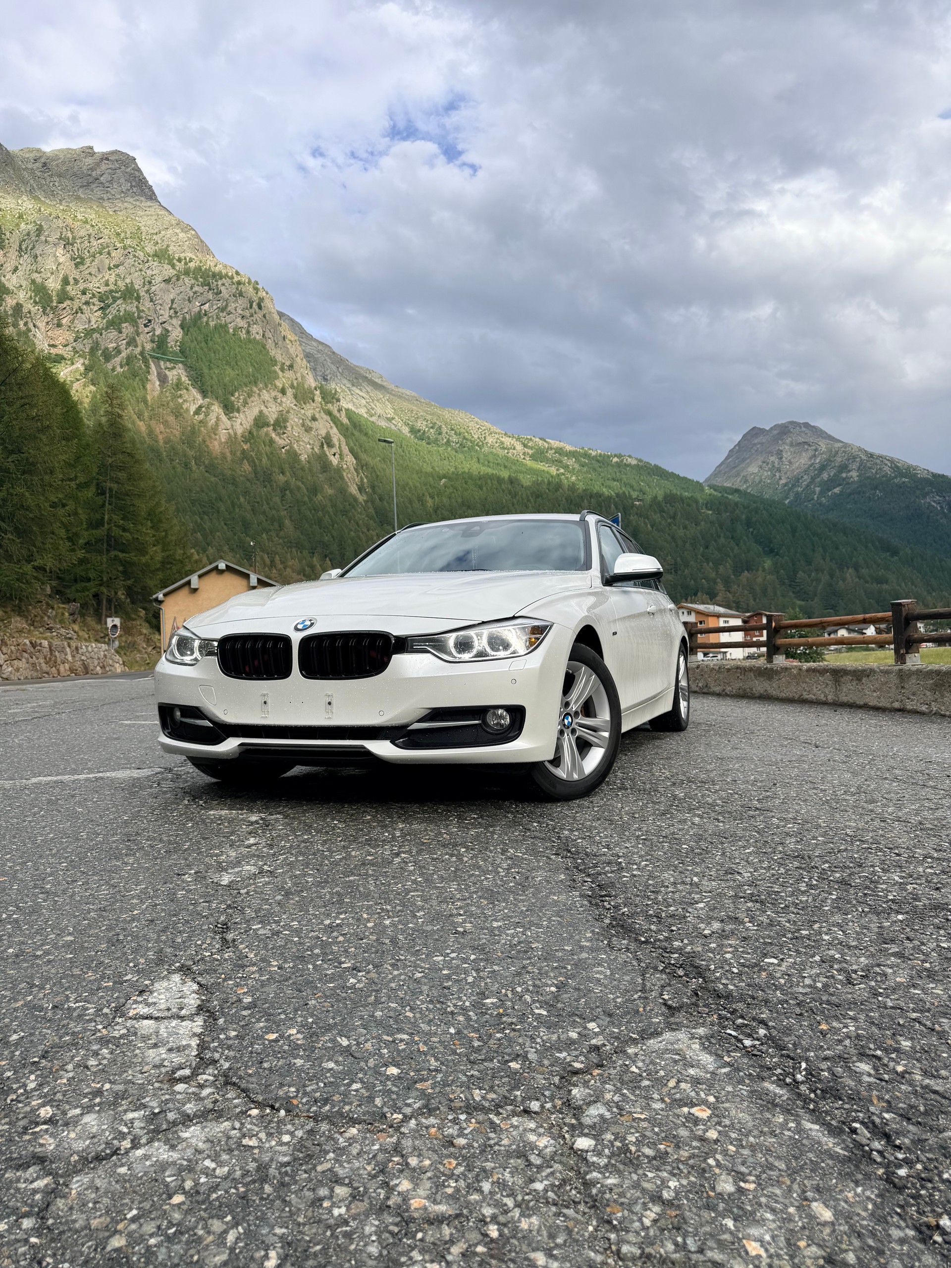 BMW 320d xDrive-image-0