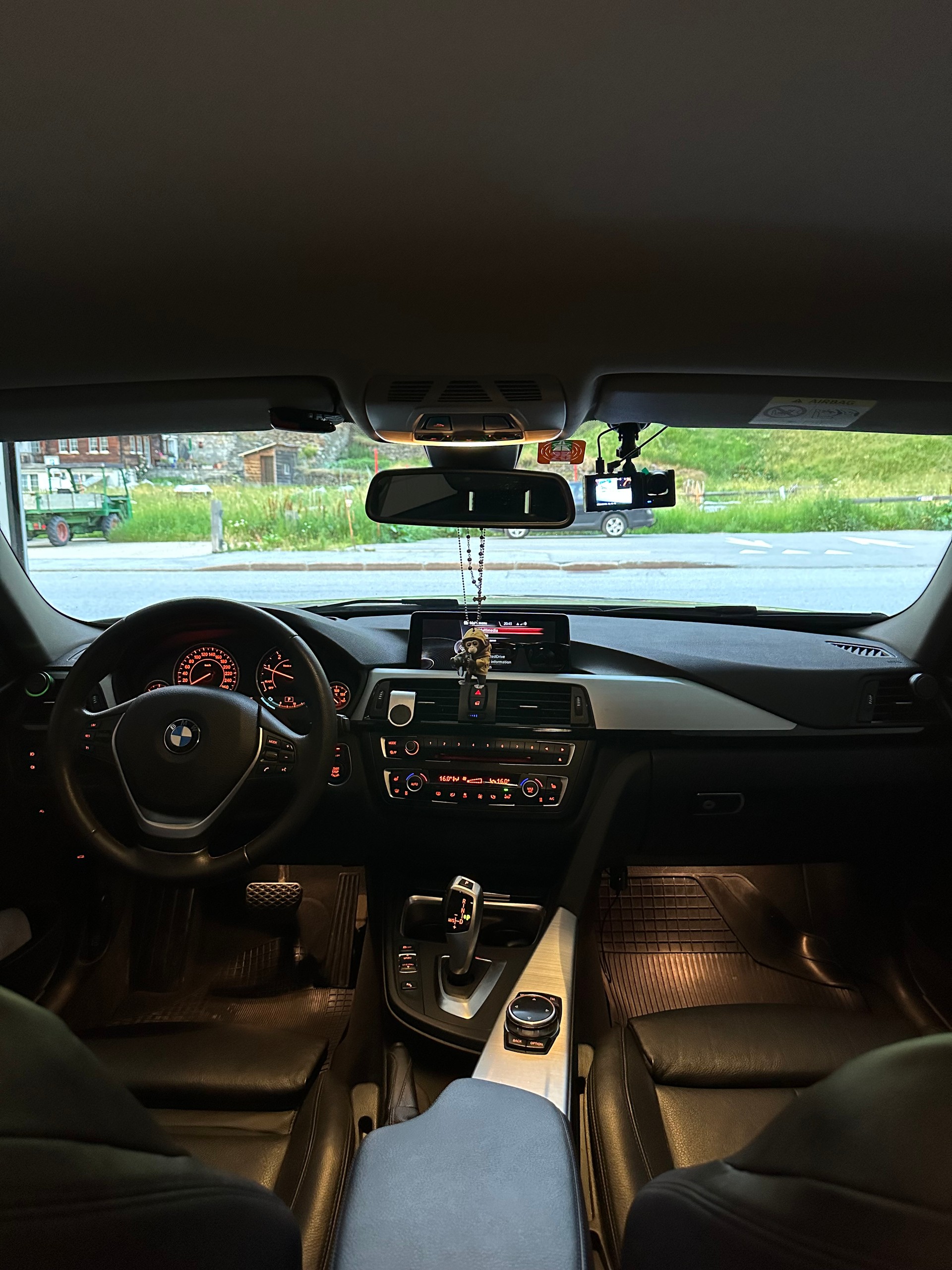 BMW 320d xDrive-image-5