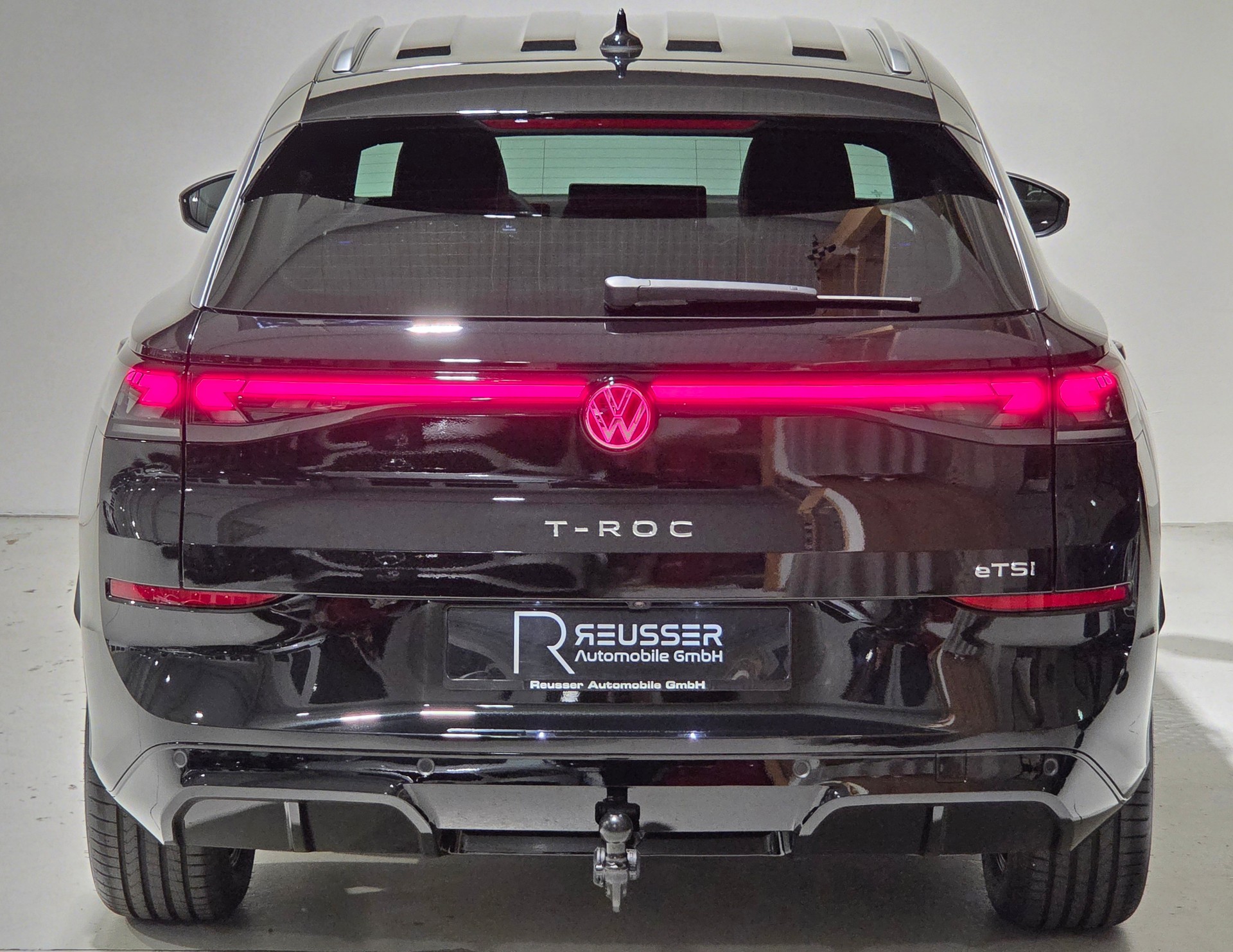 VW T-Roc 1.5 eTSI mHEV R-Line DSG-showroom-element-3
