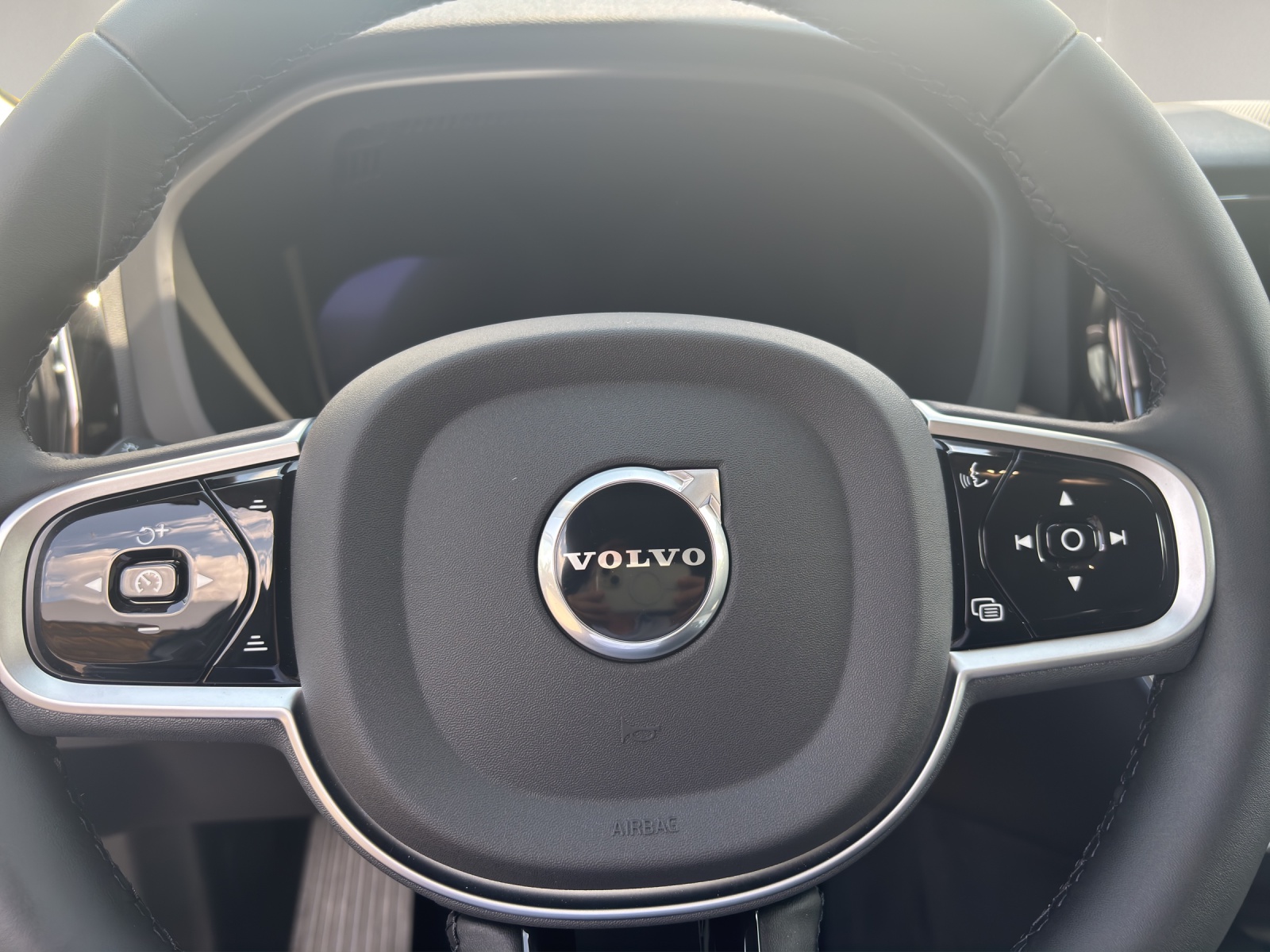 VOLVO XC60 2.0 T6 TE Plus Dark eAWD-image-8