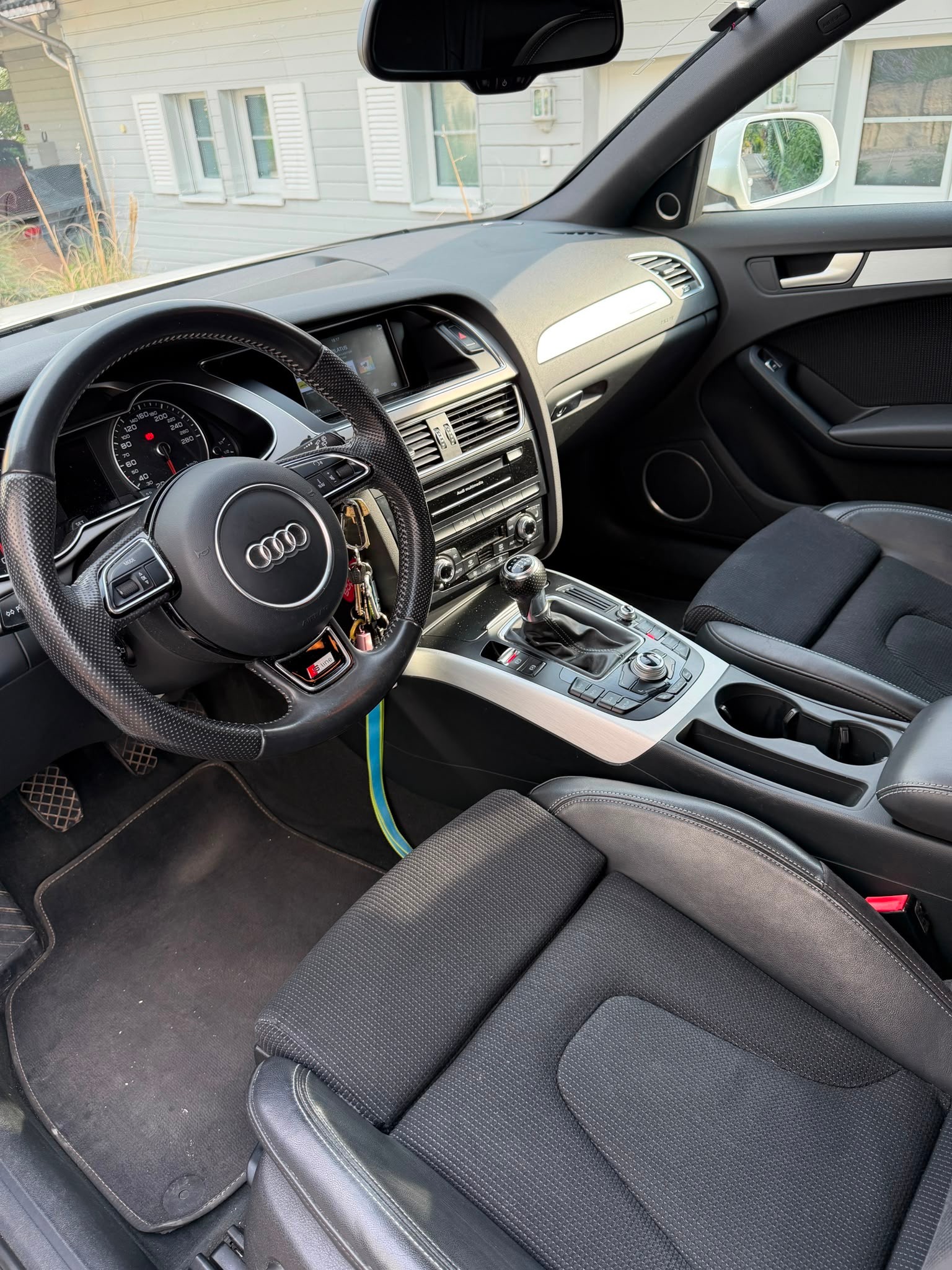 AUDI A4 Avant 1.8 TFSI quattro-image-5