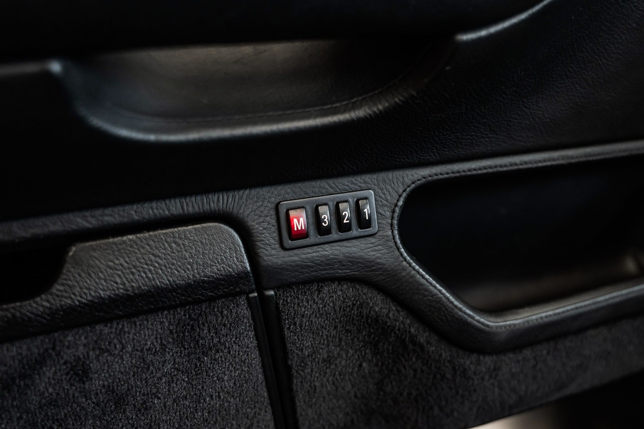 BMW 750i-image-21