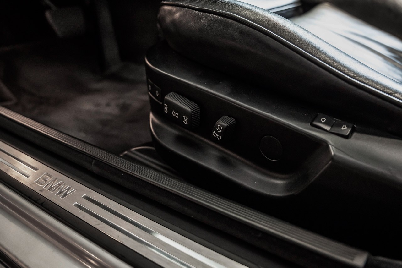 BMW 750i-image-22