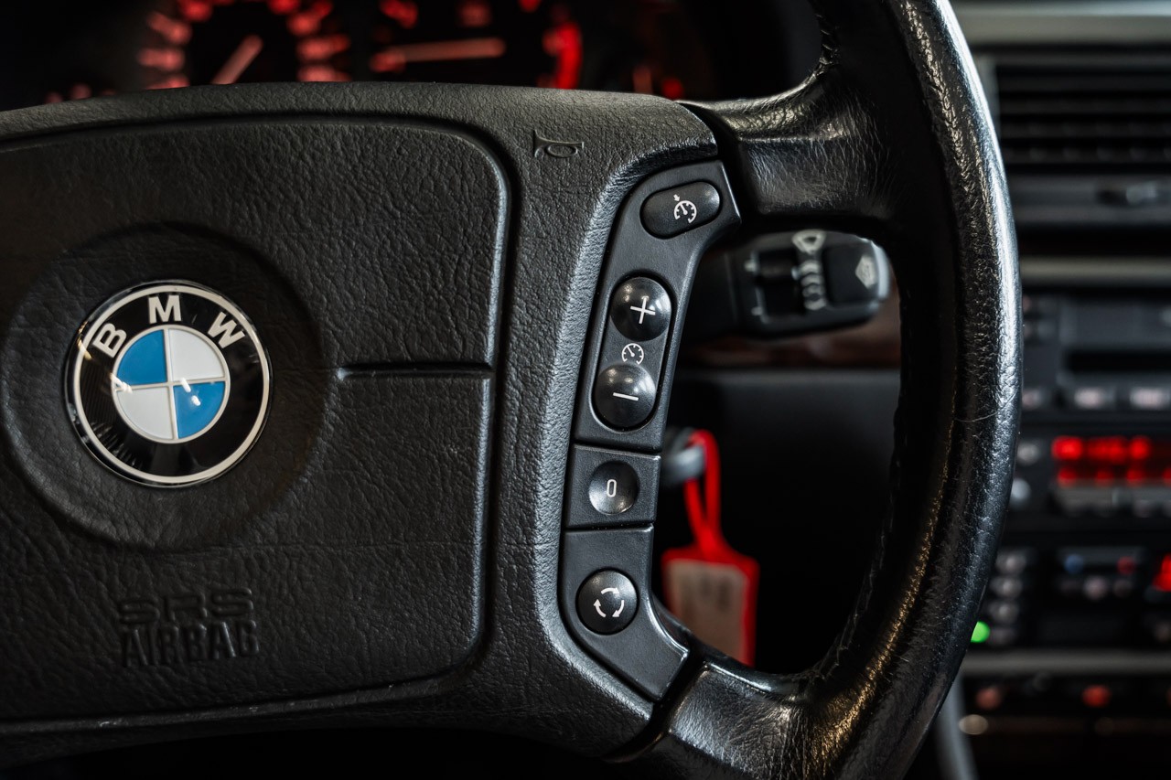 BMW 750i-image-27