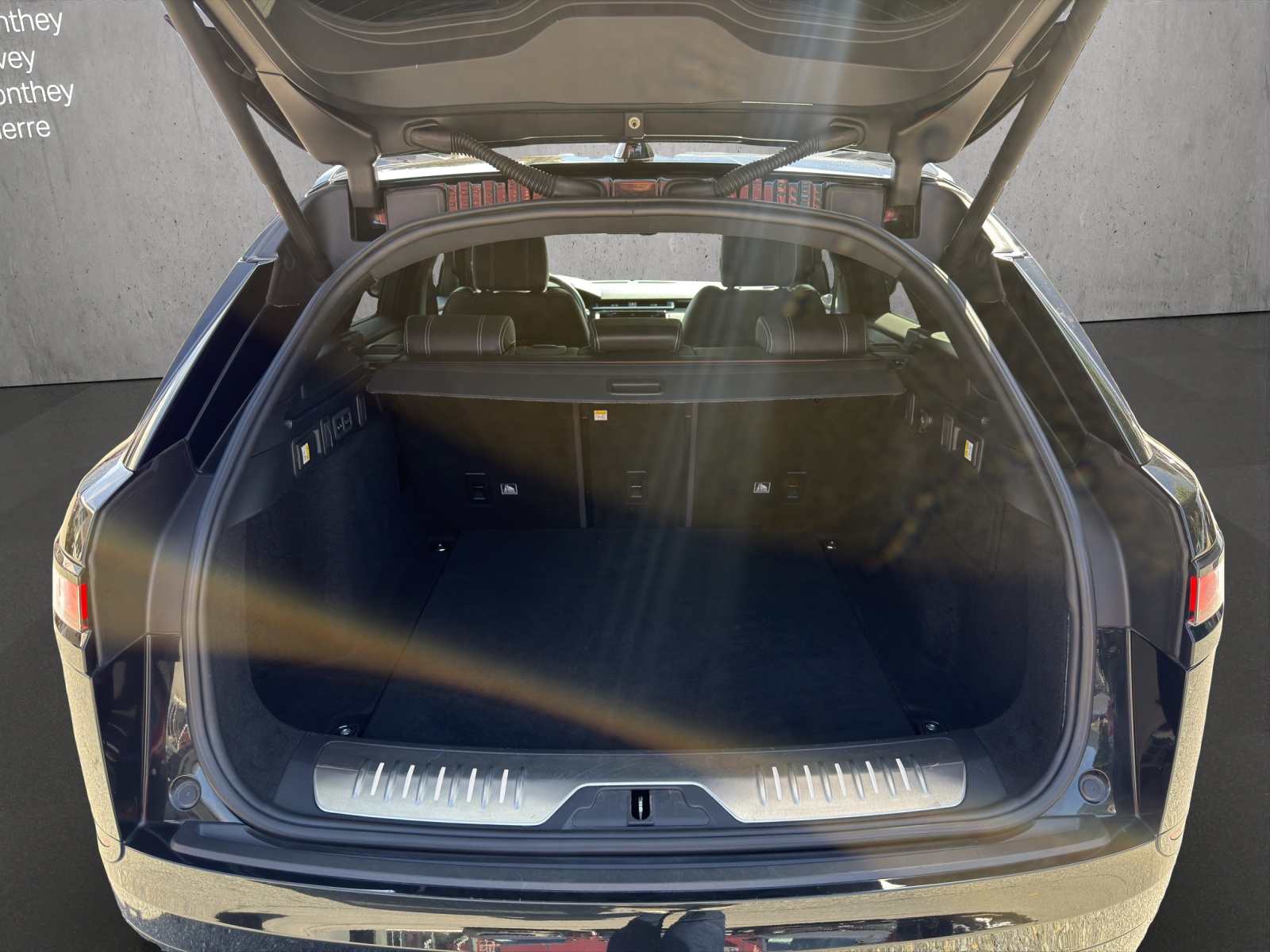 LAND ROVER Range Rover Velar R-Dynamic D 300 S Automatic-image-15