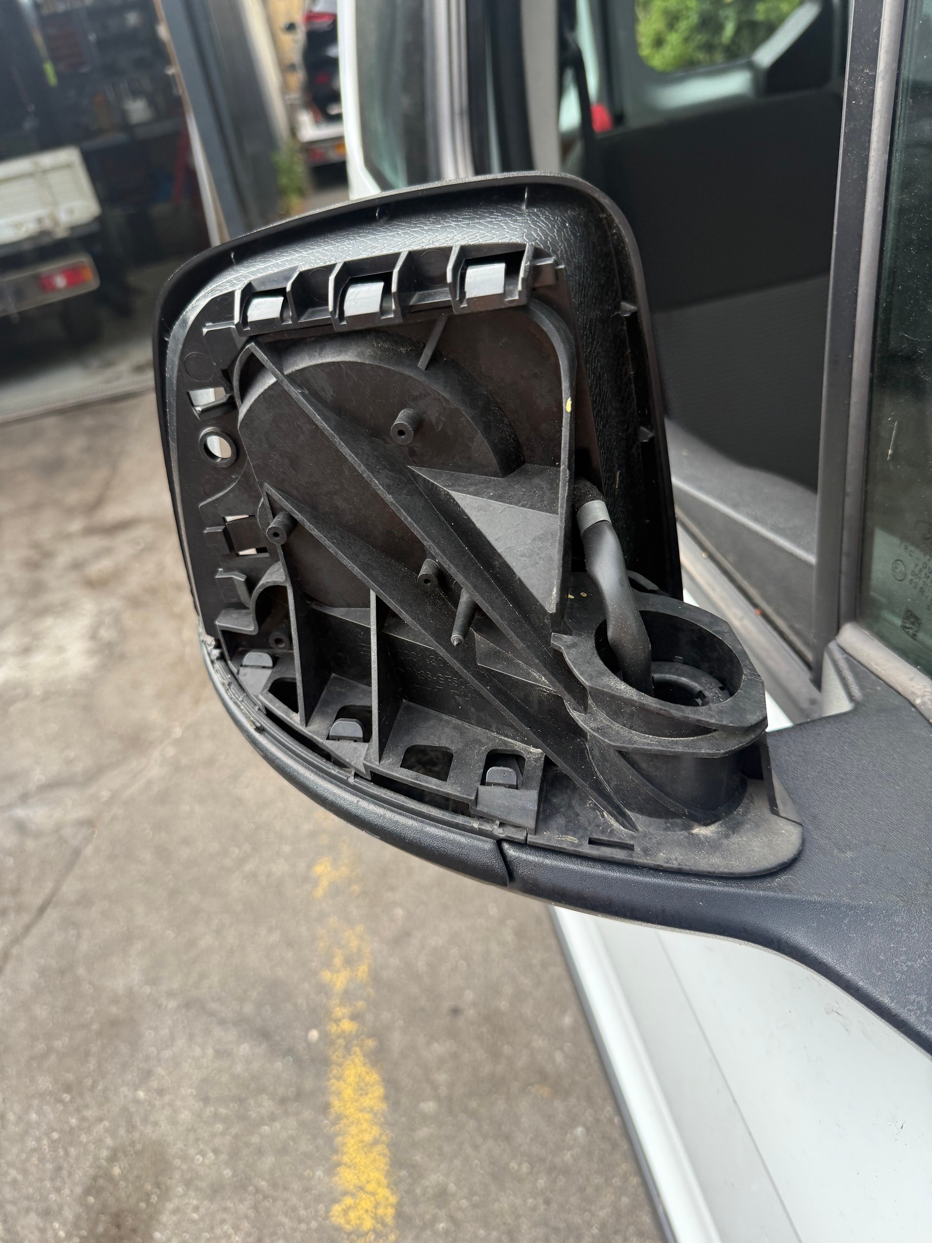 FORD Transit Connect Van T200 1.0 EcoBoost Trend-image-5