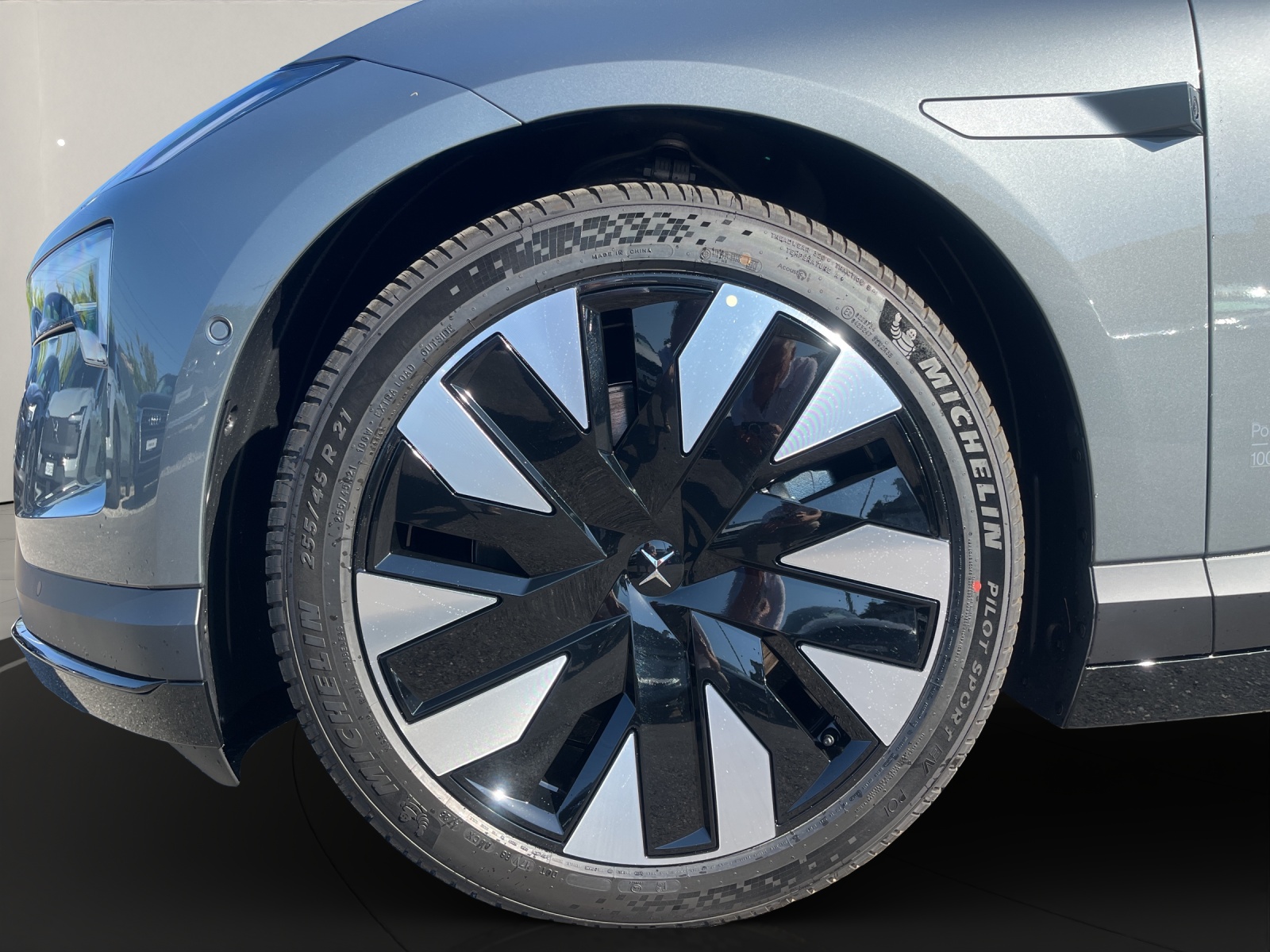POLESTAR 4 Long Range Dual Motor-image-8