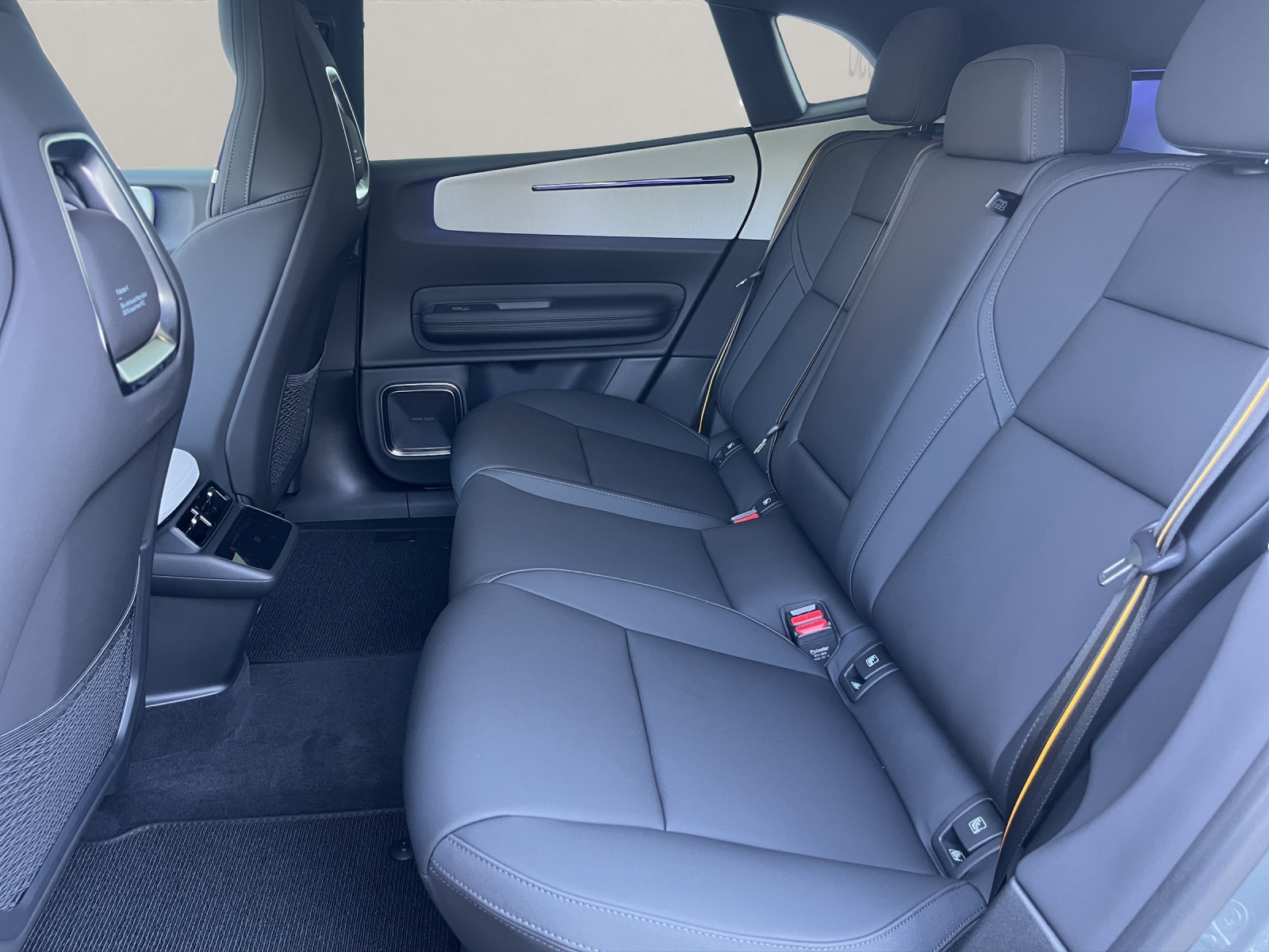 POLESTAR 4 Long Range Dual Motor-image-11