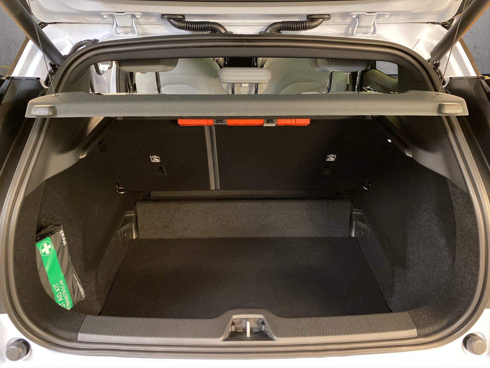 VOLVO EX30 Cross Country E60 69kWh Twin Performance AWD-image-14