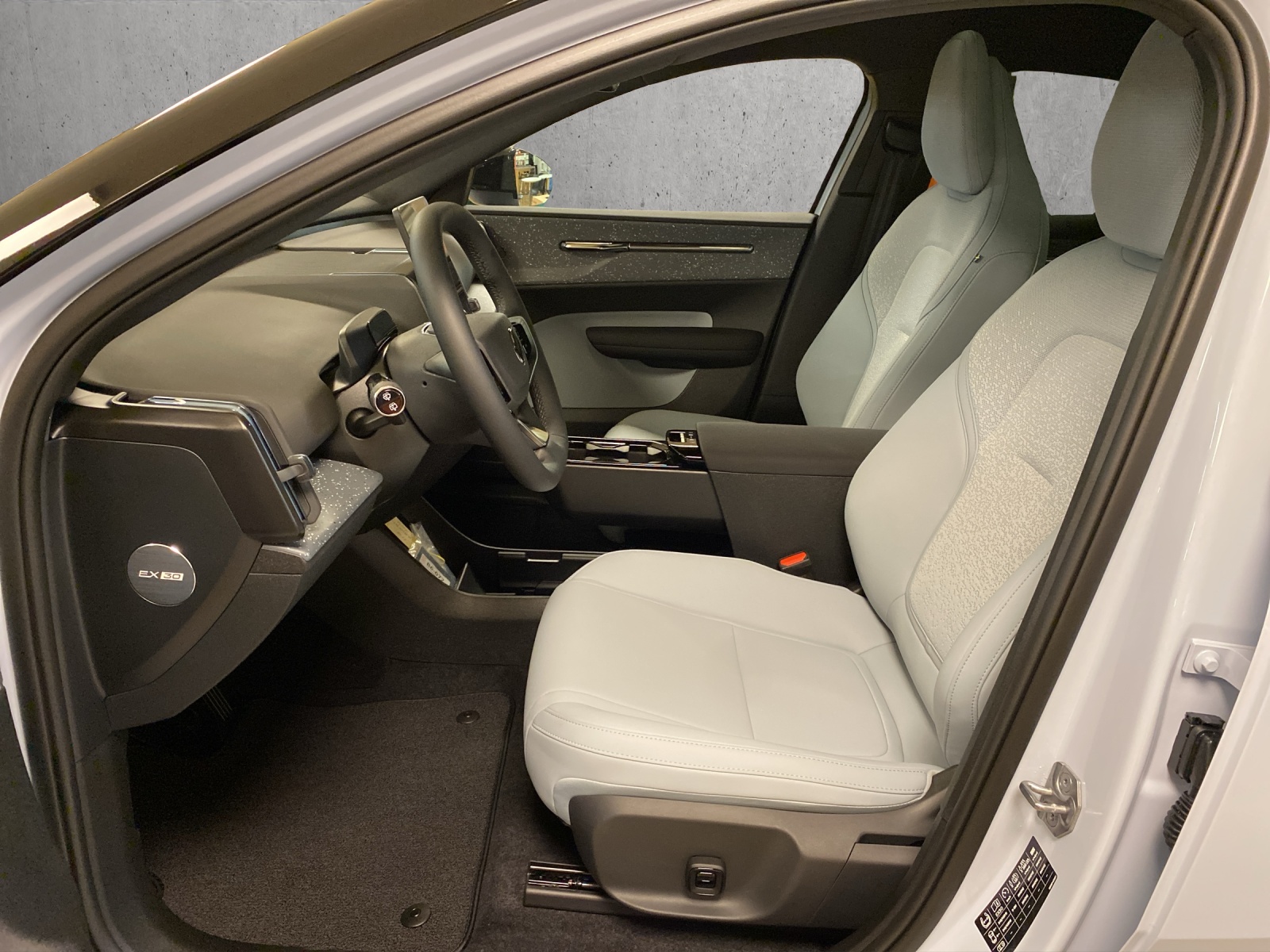 VOLVO EX30 Cross Country E60 69kWh Twin Performance AWD-image-8