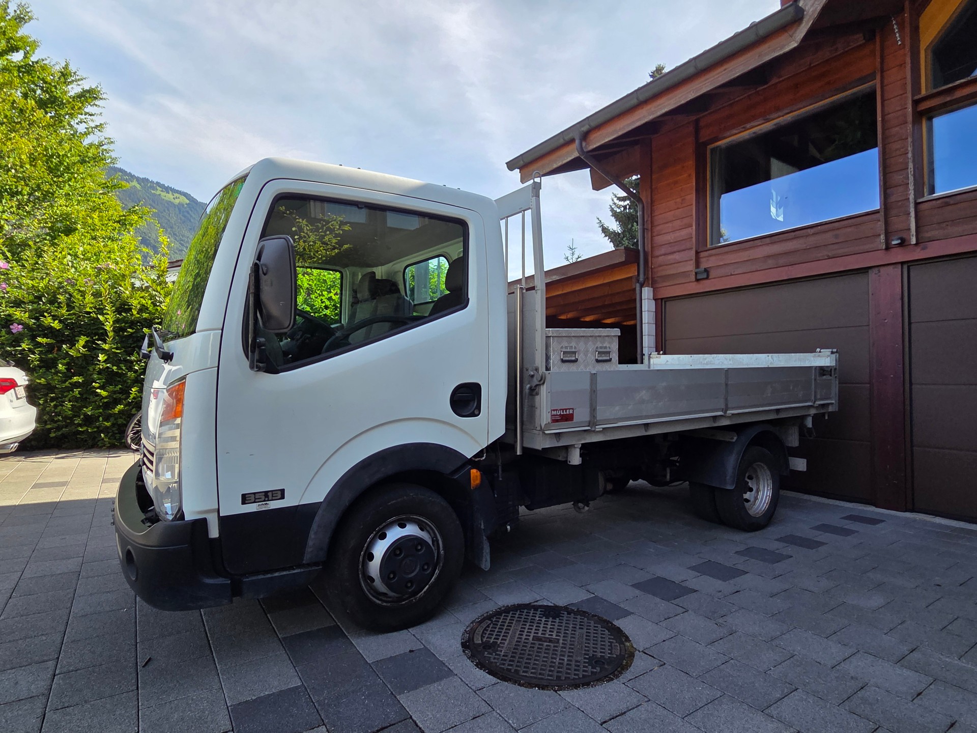 NISSAN CABSTAR-image-1