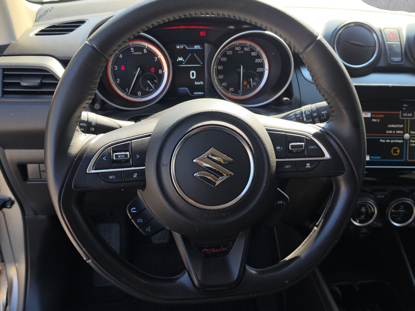 SUZUKI Swift 1.2 Compact Top 4x4 Hybrid-image-7