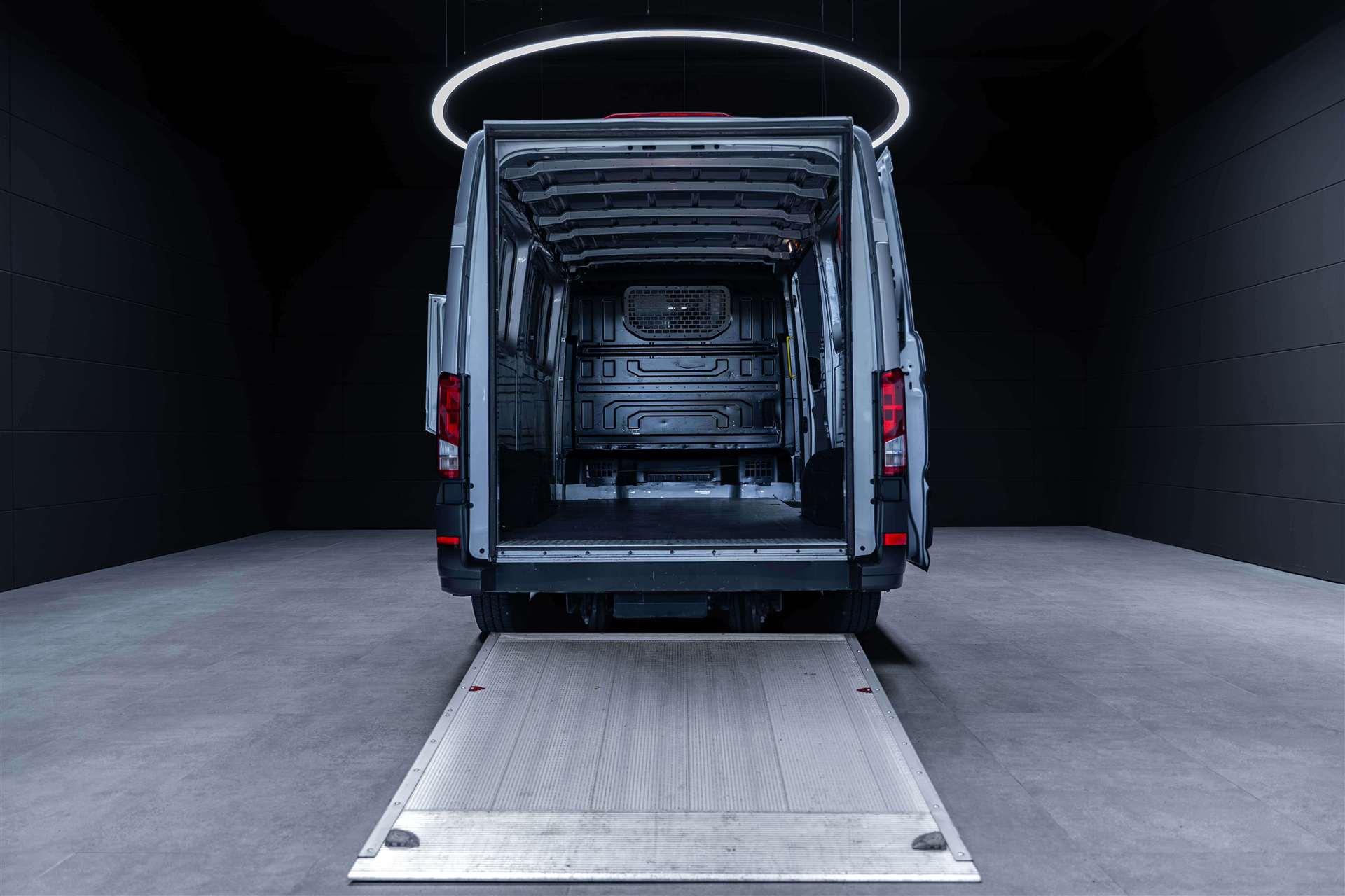 VW Crafter 35 2.0 TDI Entry L3 Hebebühne-image-4