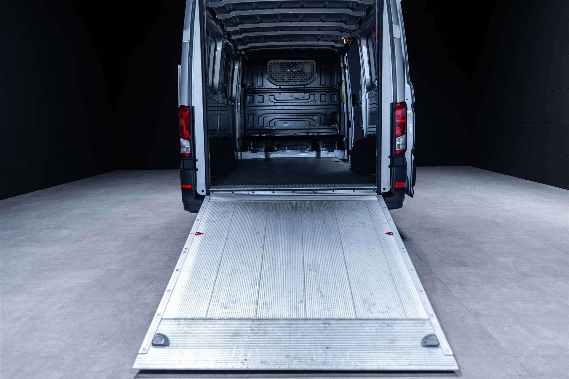 VW Crafter 35 2.0 TDI Entry L3 Hebebühne-image-5